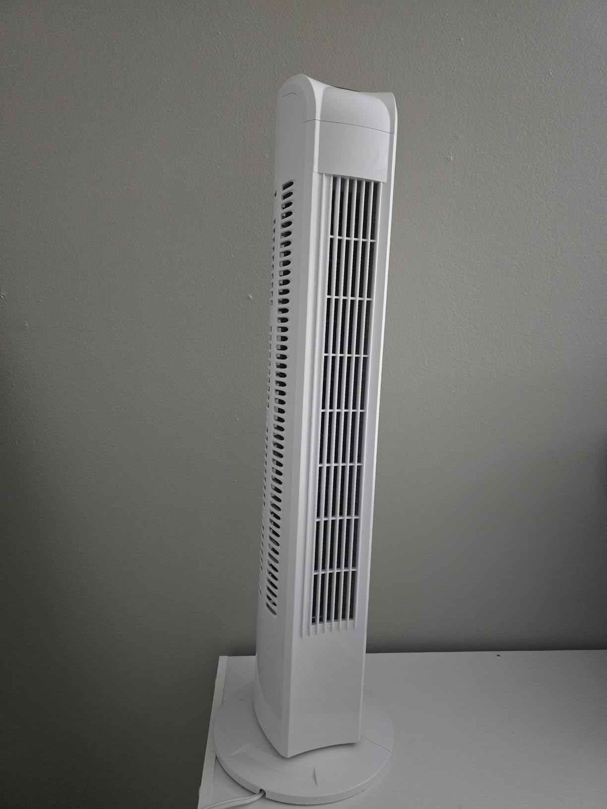 Uthfy Oscillating Tower Fan for Bedroom, Portable Standing Fan with Remote, 3 Modes 3 Speeds, 7.5H Timer, 120° Quiet Cooling for Living room, Office, Black customer photo 2