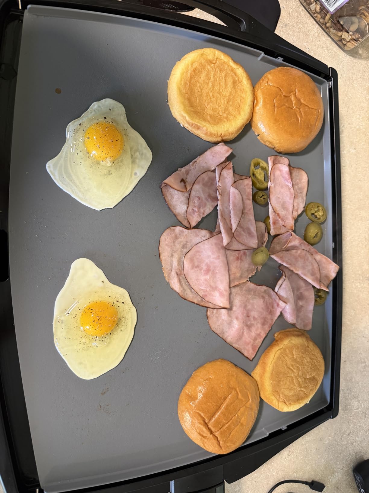 Dash Smash XL Electric Griddle, 15x19 Inch Indoor Flat Top Grill with Drip Tray, Ceramic Nonstick Griddle for Smash Burgers, Pancakes & Breakfast customer photo 1