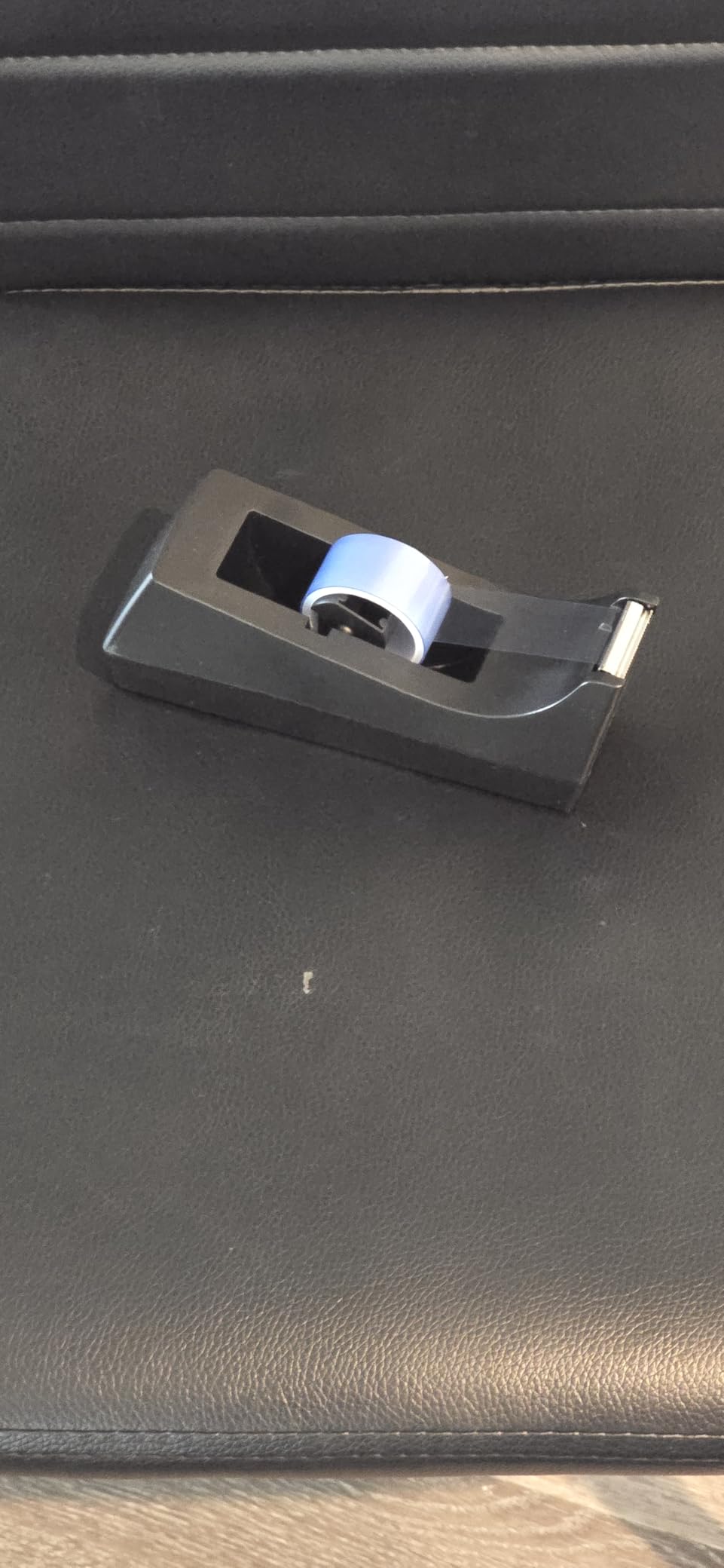 Scotch Desktop Tape Dispenser, Black, 2.7 in. x 2.7 in. x 6.4 in., 1 Tape Dispenser, Polystyrene (PS) customer photo 1