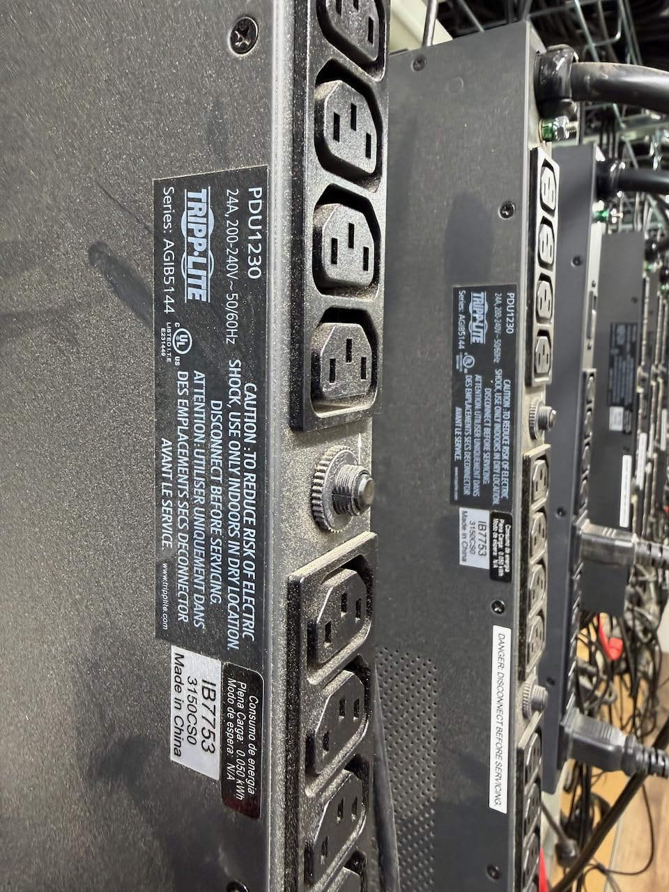 Tripp Lite Basic PDU, 30A, 20 Outlets (16 C13 & 4 C19), 200/208/240V, L6-30P Input, 15' Cord, 1U Rack-Mount Power, 5 Year Warranty (PDU1230) customer photo 1