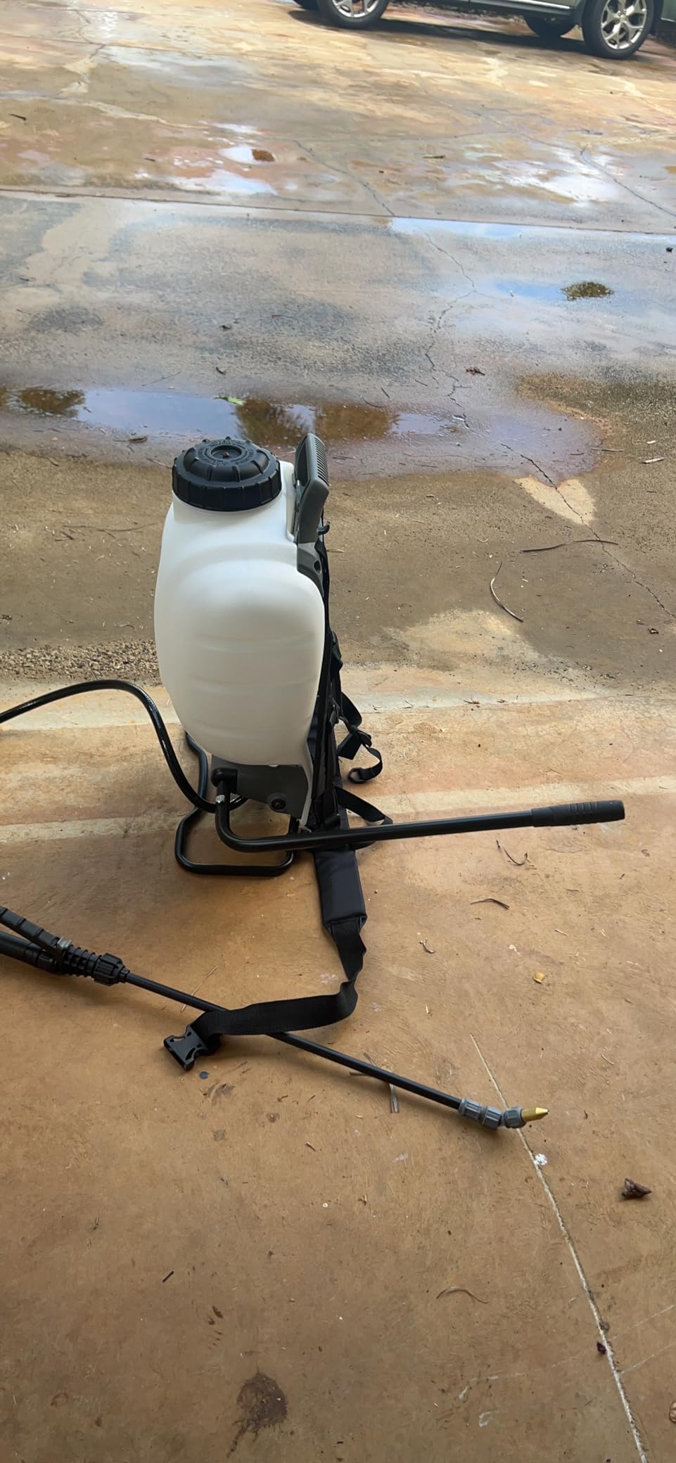 FIELD KING 190328 Backpack Sprayer, 4 Gallon, with Internal No Leak Pump Design Delivers 150 PSI customer photo 1