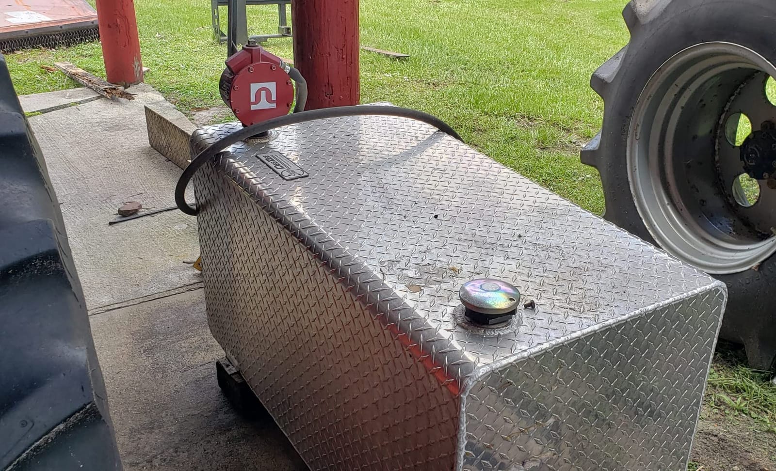 Dee Zee DZ91753 (106 gallon) Rectangle Transfer Tank - Aluminum customer photo 1