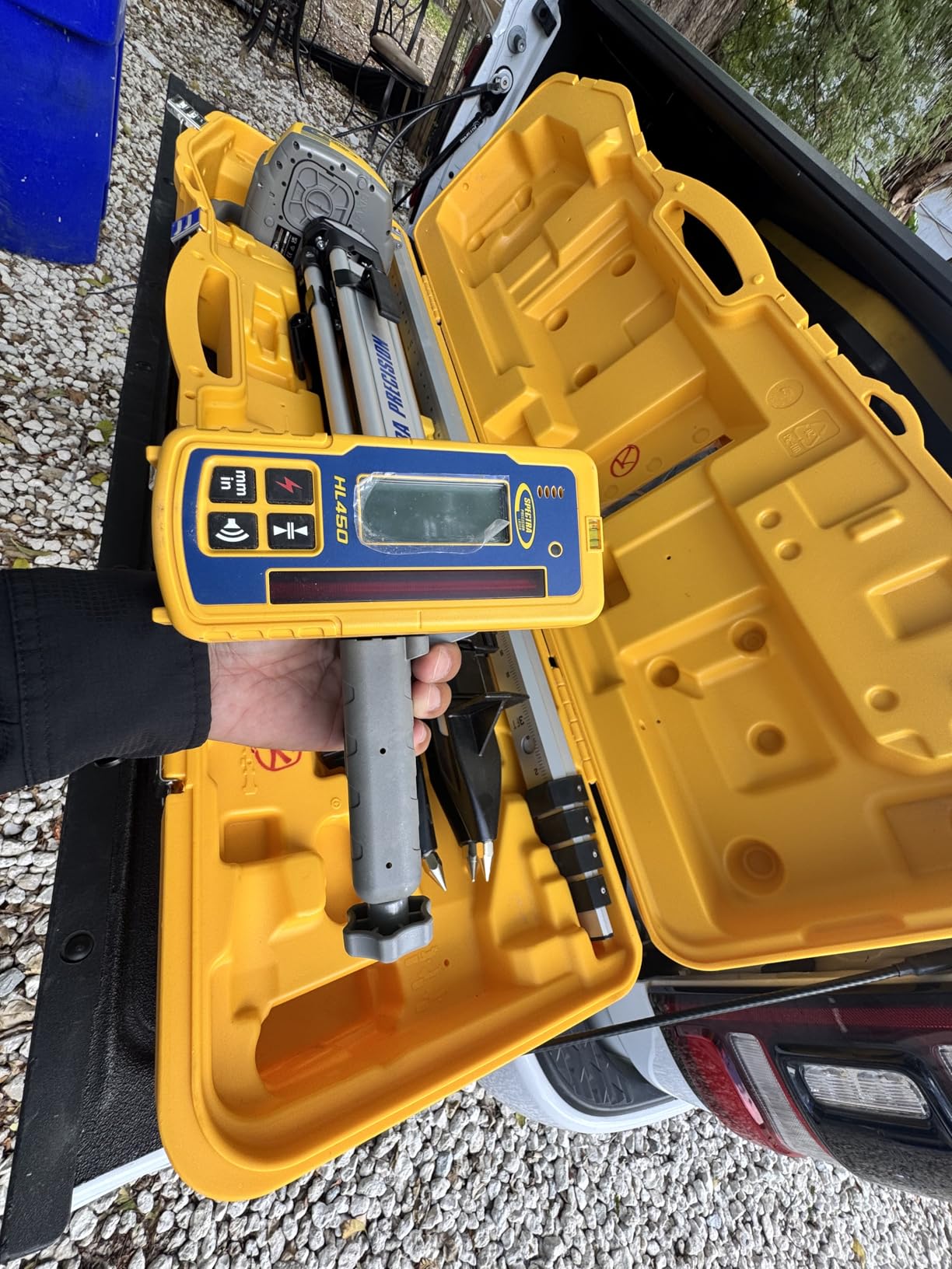 Spectra Precision LL300N-1 Rotary Laser Level Kit inc Tripod & Rod Alkaline customer photo 1