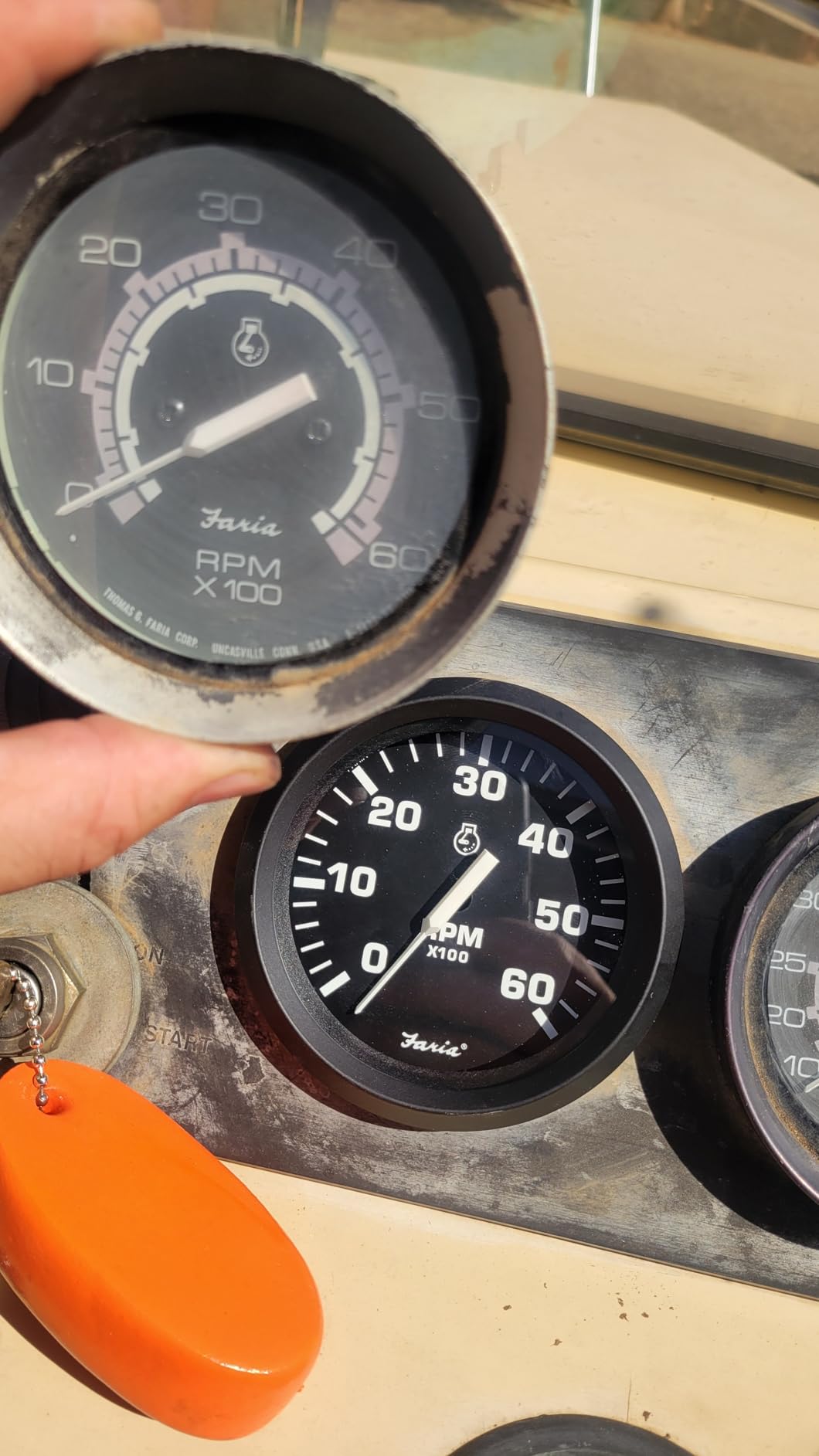 Faria Beede Instruments Faria Beede Faria 32804 Tachometer - 6000 RPM, Euro, Black customer photo 1