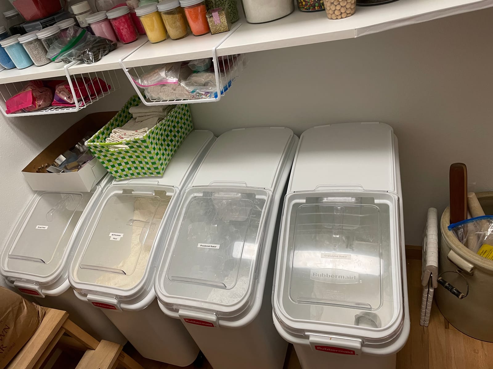 Rubbermaid Commercial Products ProSave Shelf-Storage Ingredient Bin With Scoop, 600-Cup capacity customer photo 1