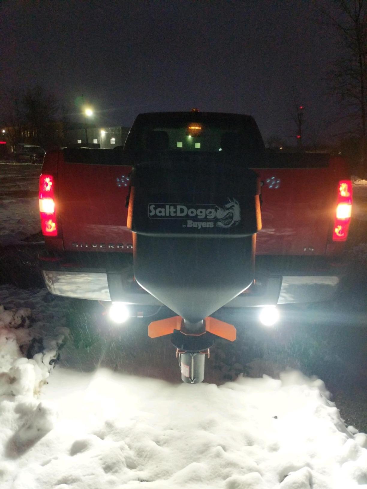 Buyers Products TGSUVPROA SaltDogg Tailgate Salt Spreader, Made in the USA, 4.41 cu ft/331lb Capacity, Gravity Feed with Auger Assist, Tailgate Spreader for Residential & Light Commercial Use customer photo 1
