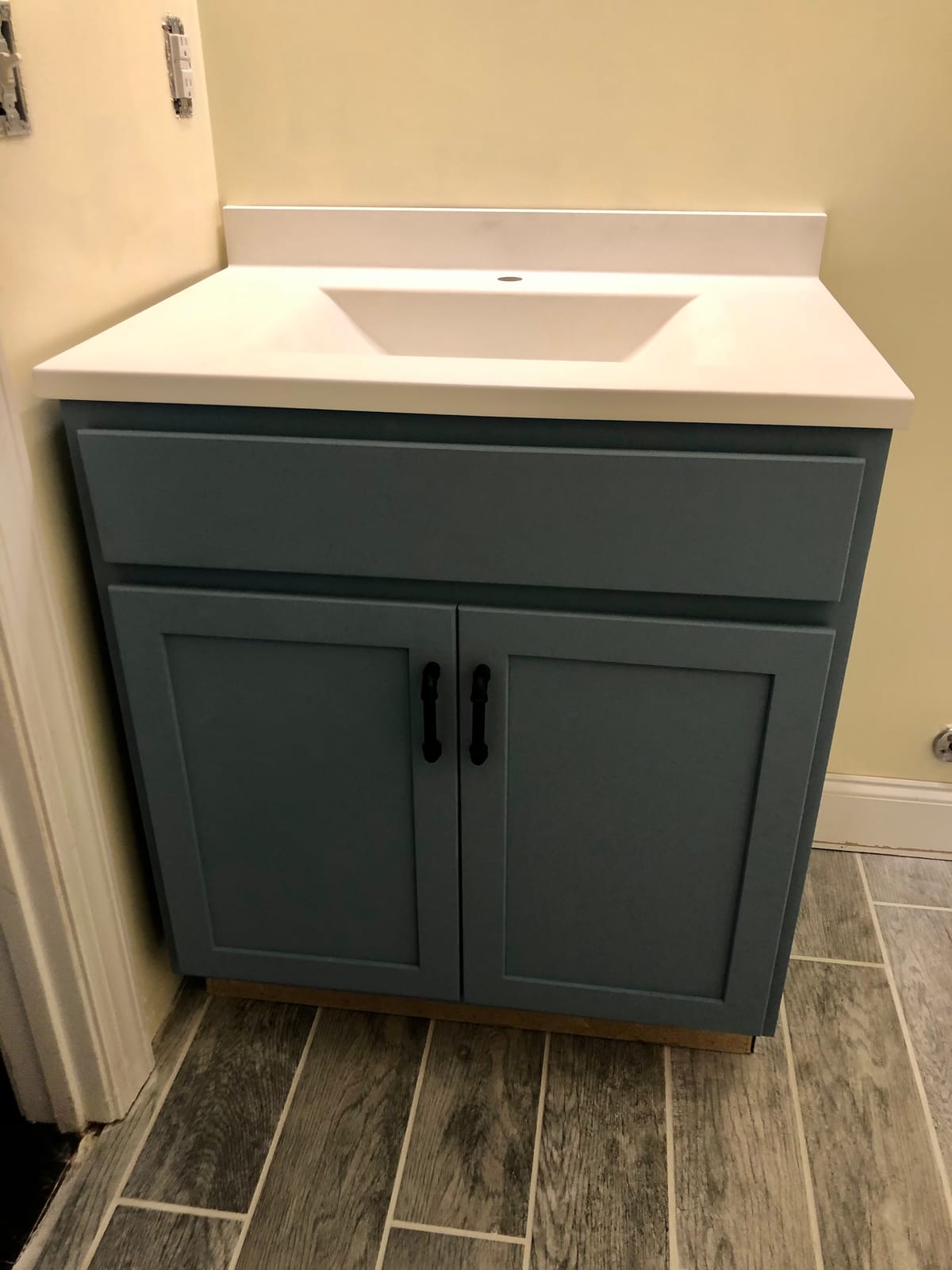 Swan CV02231.010 Contour 31-in L x 22-in W x 6.25-in H Solid Surface Vanity Top, White customer photo 2