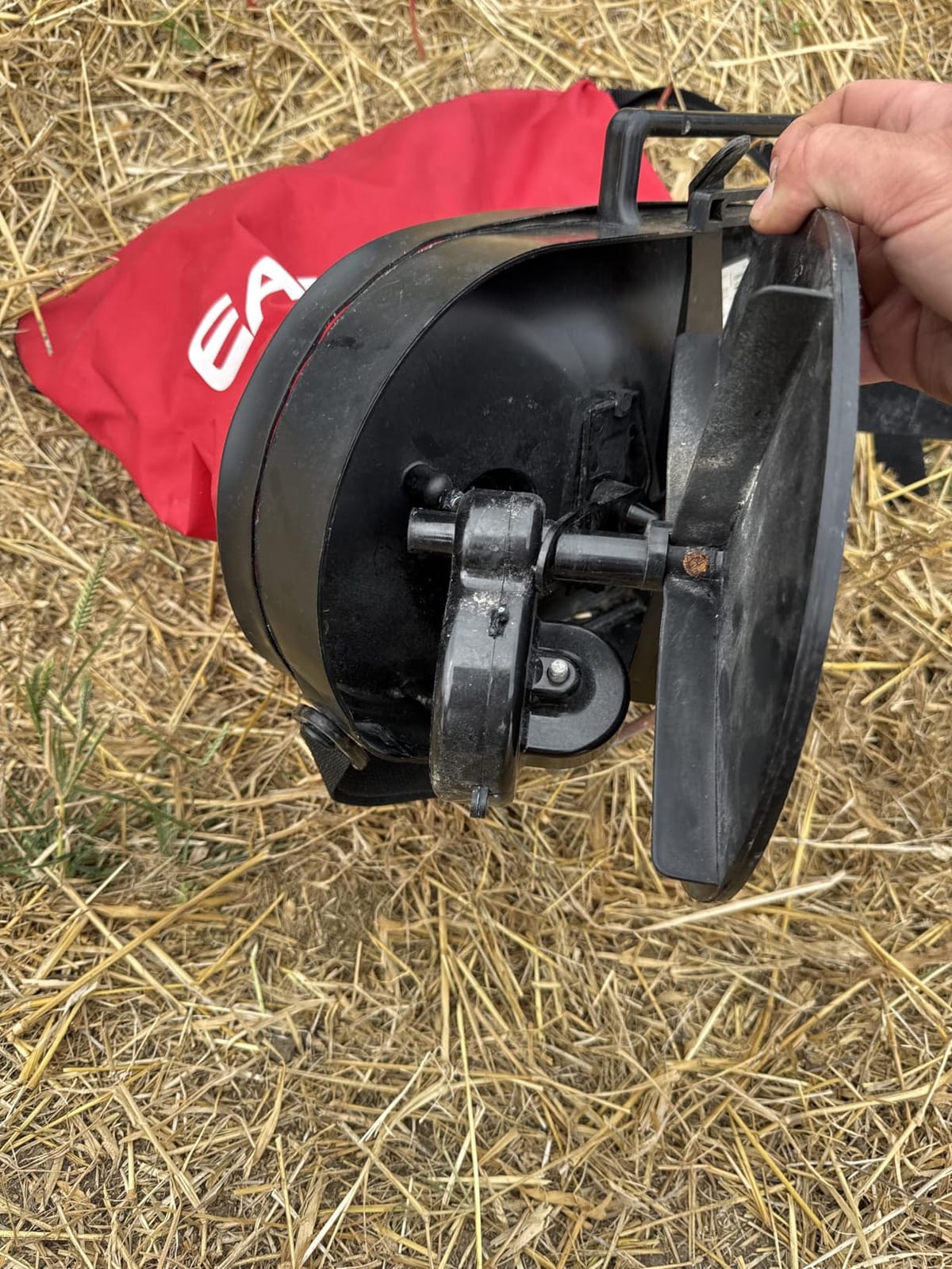 EarthWay Products 2750 25lb Nylon Bag Seeder Spreader - Red, Durable, Water Resistant, Food Plot Equipment, Seed Spreader, Grass Seeder Made for Hunters, Farmers, Gardeners, Lawn Maintenance customer photo 2