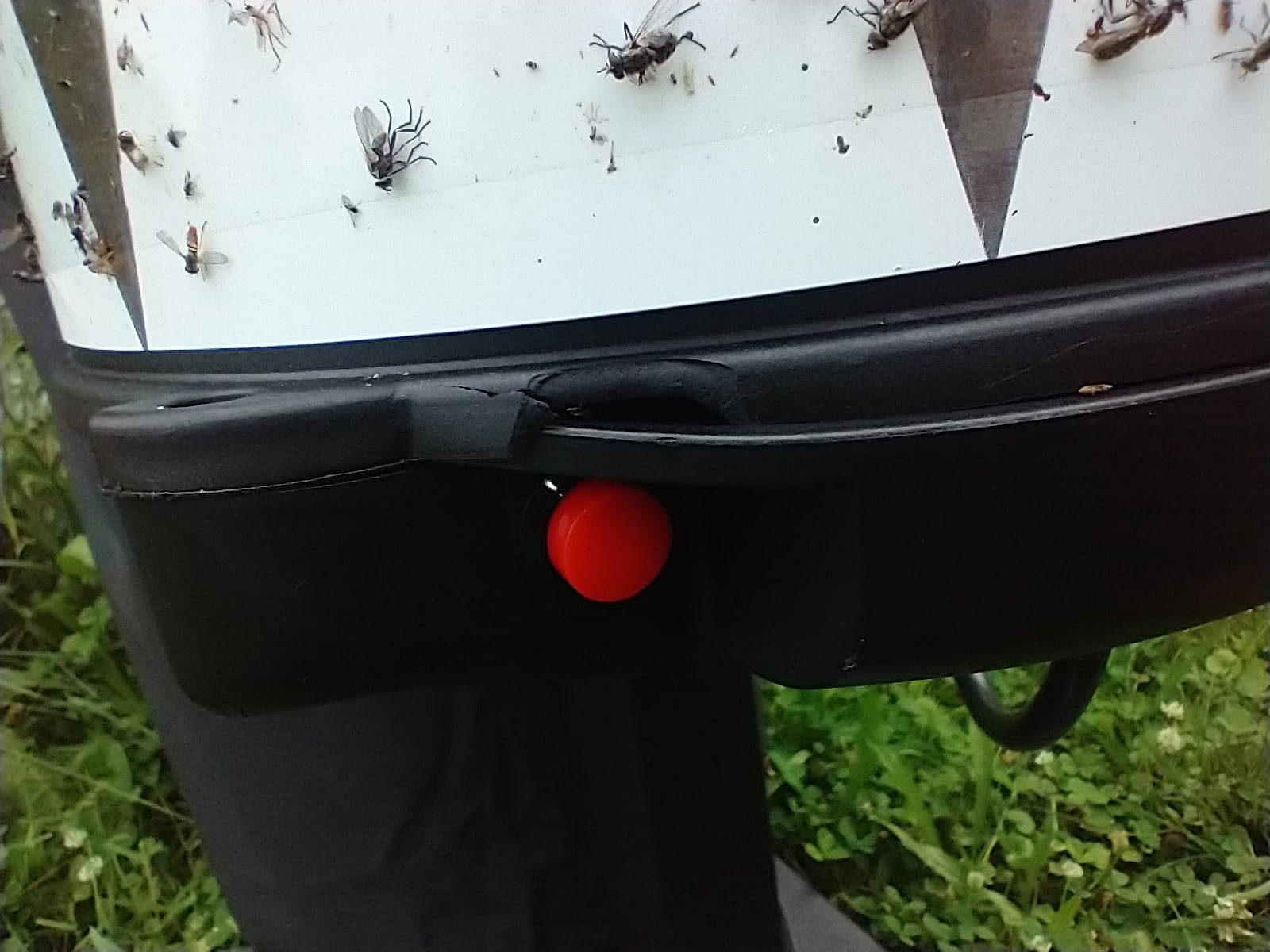 SkeeterVac SV3100 Outdoor Mosquito and Backyard Insect Trap, Up to 1 Acre | Coverage Up to 1 Acre customer photo 1
