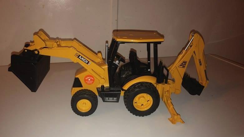 Bruder 02427 JCB Midi CX Loader Backhoe customer photo 2
