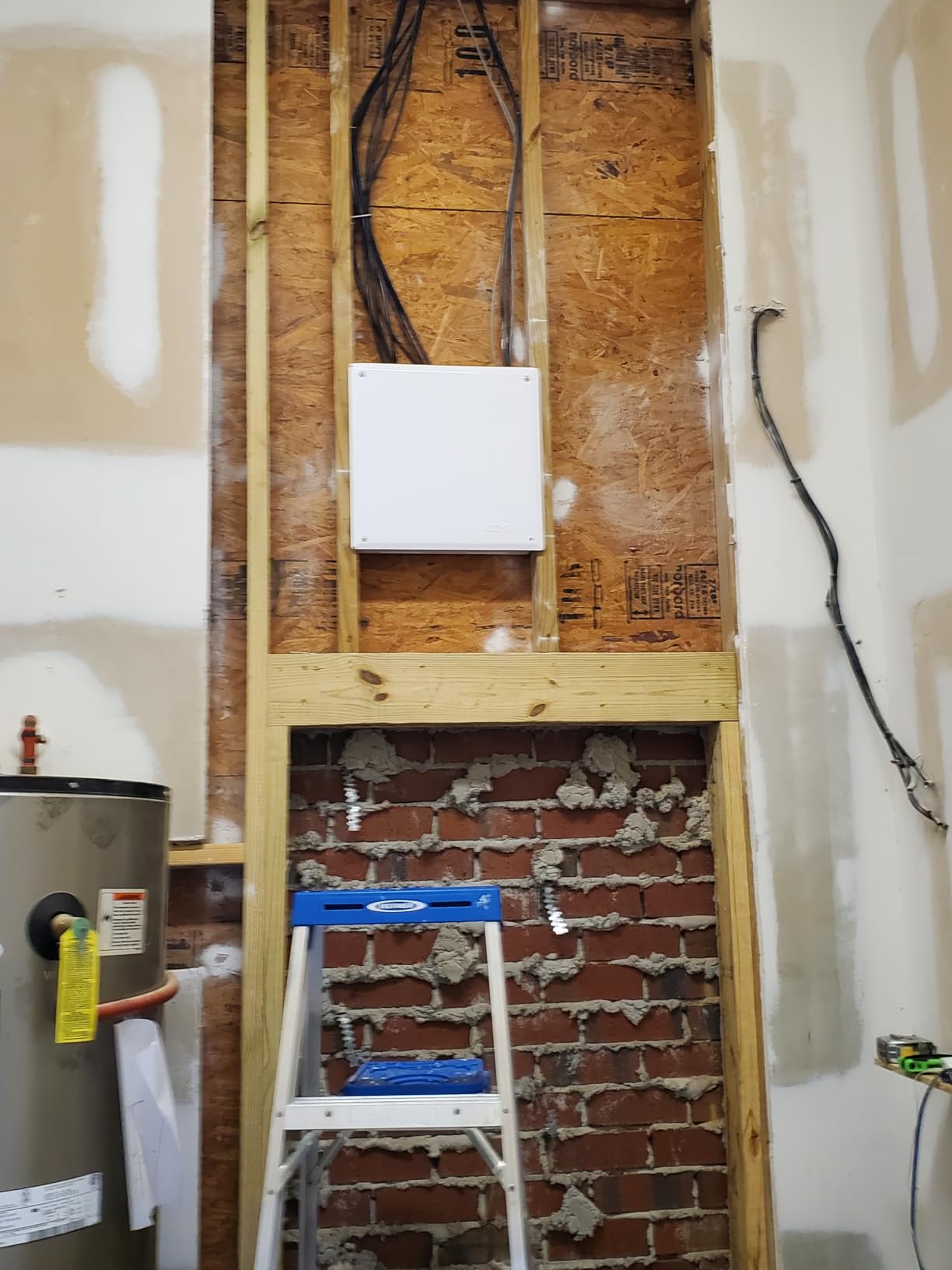 Legrand - OnQ 14 Inch Cable Management, In-Wall 20-Gauge Media Box, Structured Wiring Enclosure with 2.5 Inch Openings for Wires, Glossy White, EN1400 customer photo 1