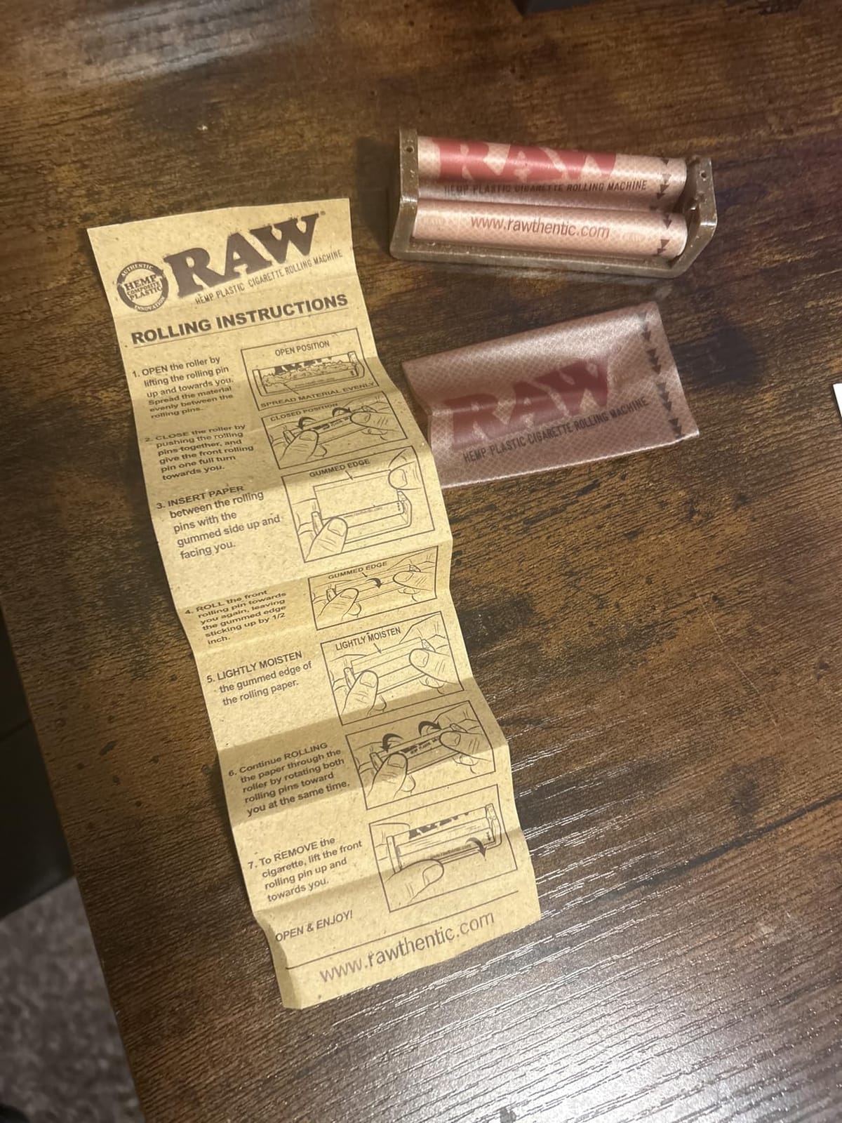 RAW 79 mm 1 1/4 Hemp Plastic Cigarette Rolling Machine customer photo 1