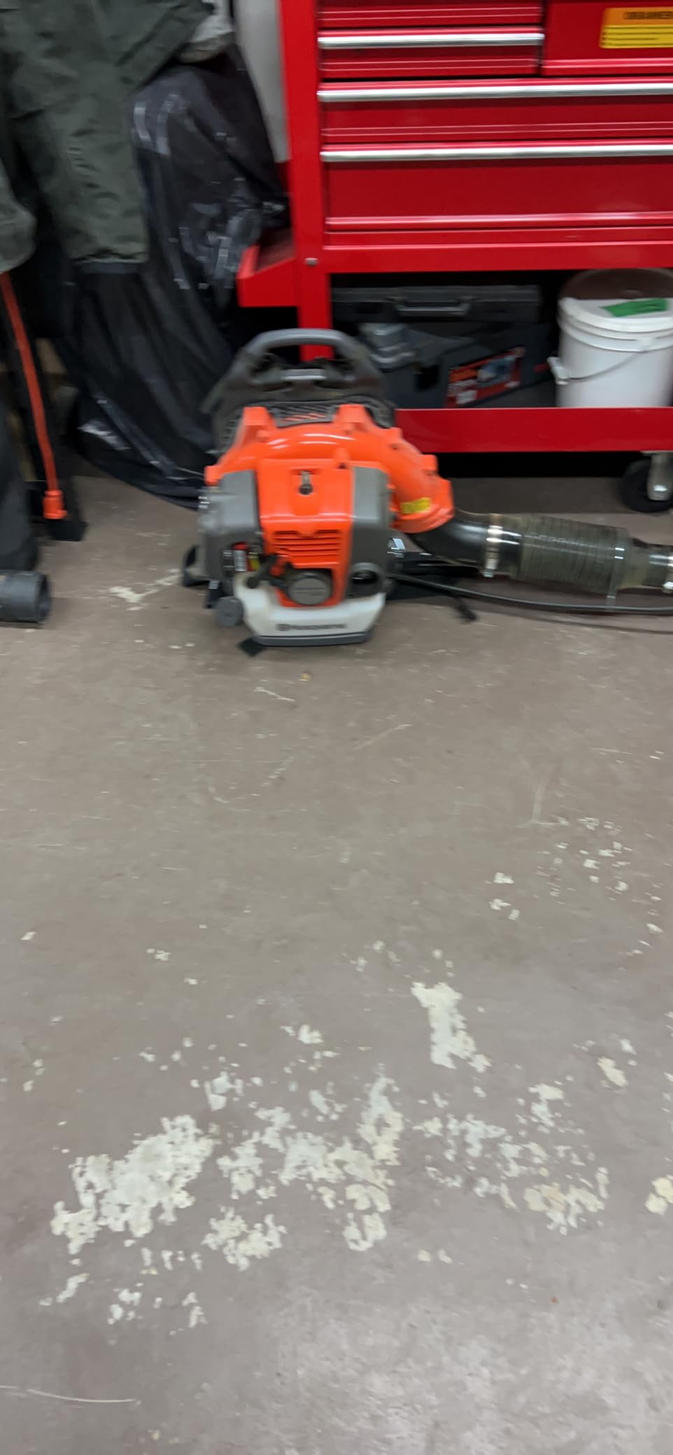 Husqvarna 350BT Gas Leaf Blower, 50.2-cc 2.1-HP 2-Cycle Backpack Leaf Blower with 692-CFM, 180-MPH, 21-N Powerful Clearing Performance and Ergonomic Harness System, Gifts for dad customer photo 2