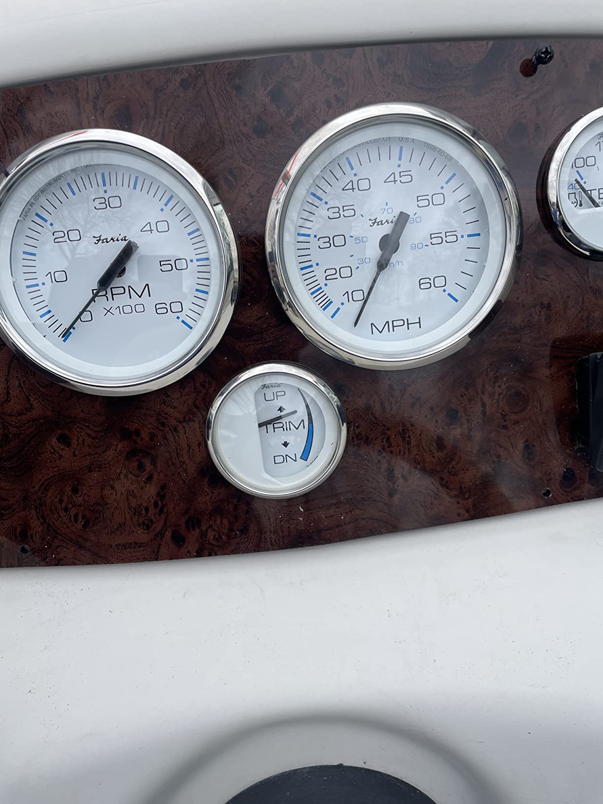 Faria Beede INSTRUMENTS Faria KTF001 Chesapeake Stainless Steel Inboard 6-Gauge Boxed Set - Speedometer/Tachometer/Fuel Level/Voltmeter/Water Temp/Oil PSI, White customer photo 1