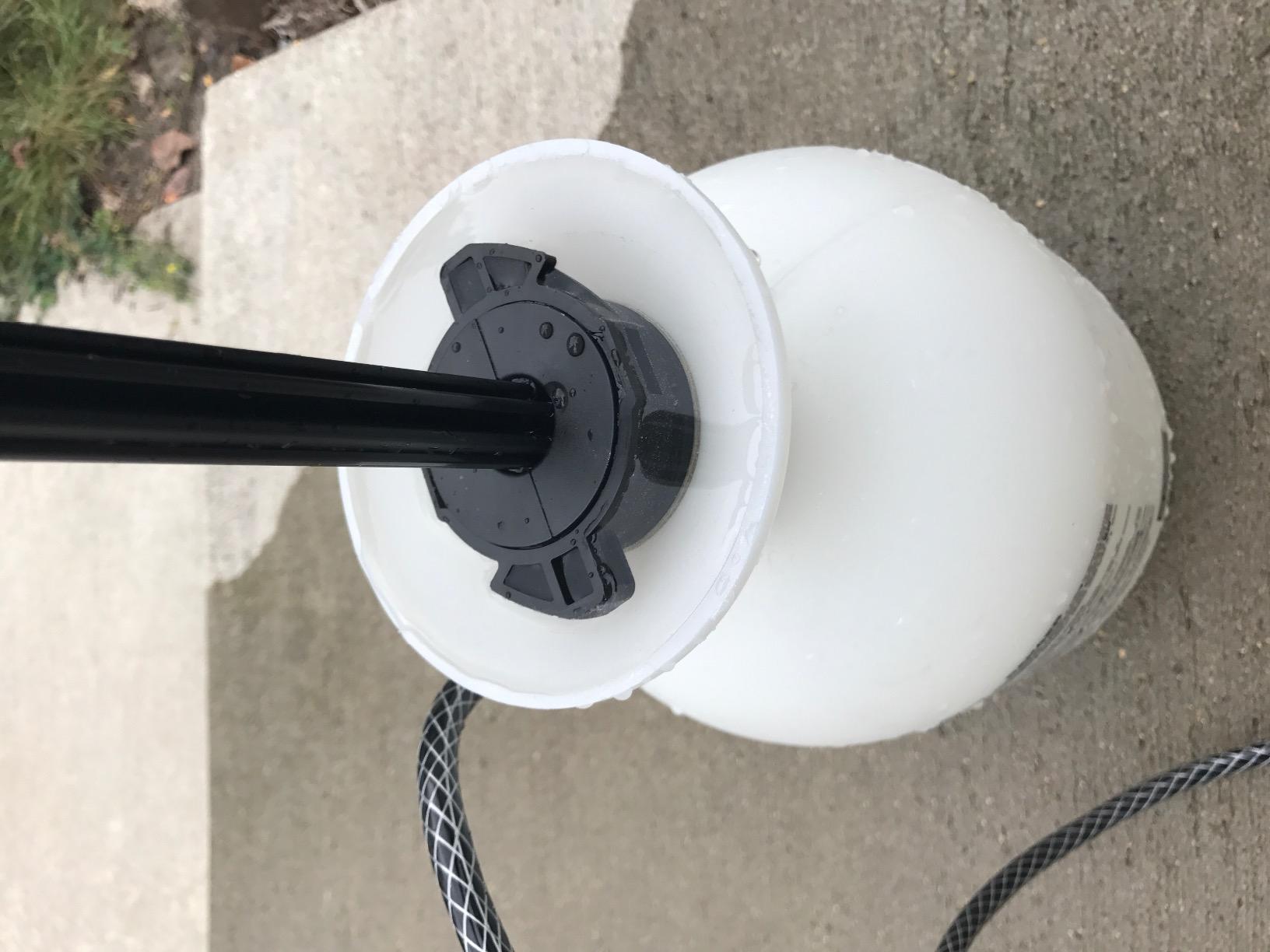 SMITH PERFORMANCE SPRAYERS 190285 1-Gallon Bleach and Chemical Sprayer for Lawns and Gardens or Cleaning Decks, Siding, and Concrete customer photo 1