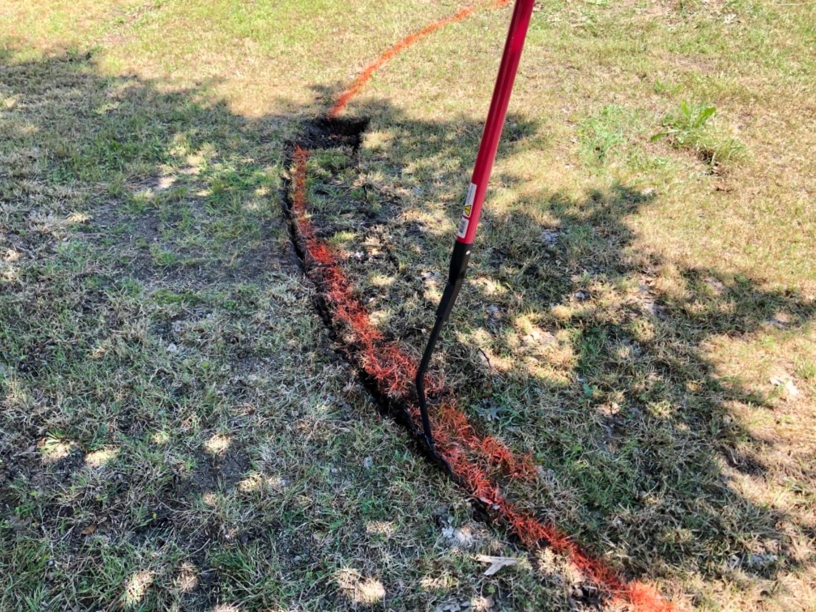 Bully Tools Heavy Duty Sod Lifter - 12-Gauge Sod Lifter with Fiberglass D-Grip Handle, Steel Shaft, Flat Head, Spade Shovel for Gardening, Digging, Edging and Lawn Maintenance customer photo 1