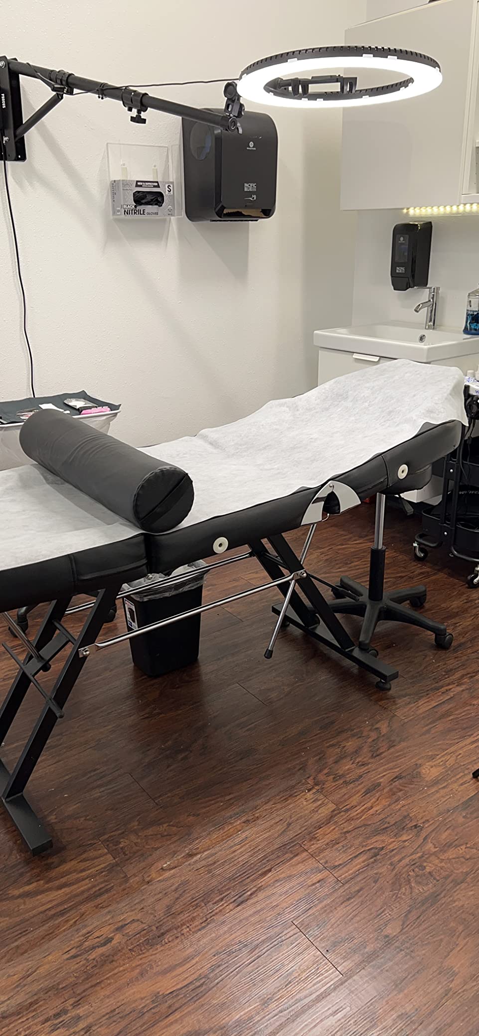 Best Choice Products 71in 3-Section Multipurpose Massage Bed, Spa & Salon Facial, Tattoo Chair w/Hydraulic Stool, Removable Headrest, Facial Cradle, Towel Hanger - Black customer photo 1