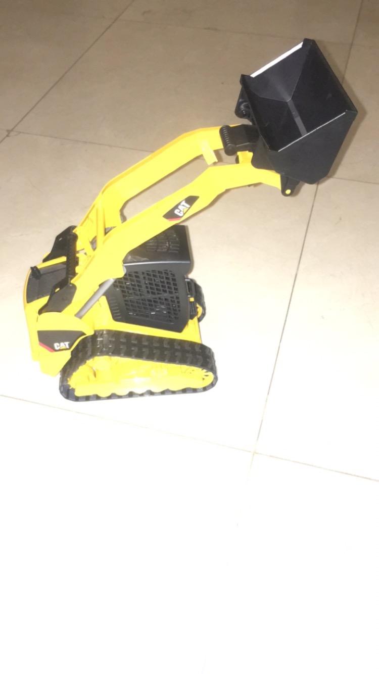 Bruder 02137 Construction Realistic CAT Compact Track Loader with Adjustable and Lockable Loading Arm and Moveable Rubber Chains - Ages 3+ customer photo 1