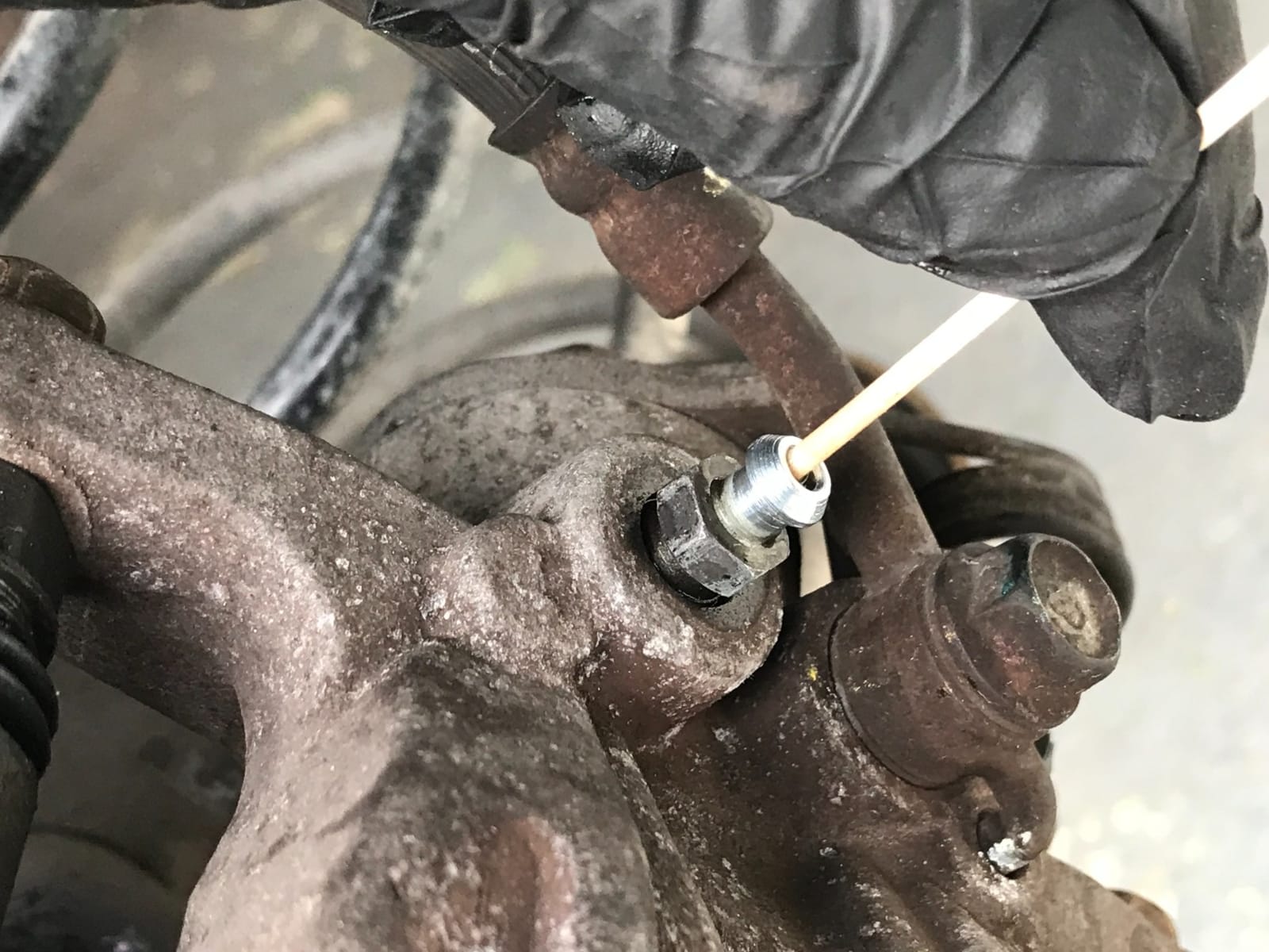 Mityvac MV6840 Hydraulic Brake and Clutch Pressure Bleeding System, Includes Seven (7) Master Cylinder Adapters, 1.2 Gallon Reservoir, Quick-Change Connections Pressure Relief Valve, Storage Case customer photo 1