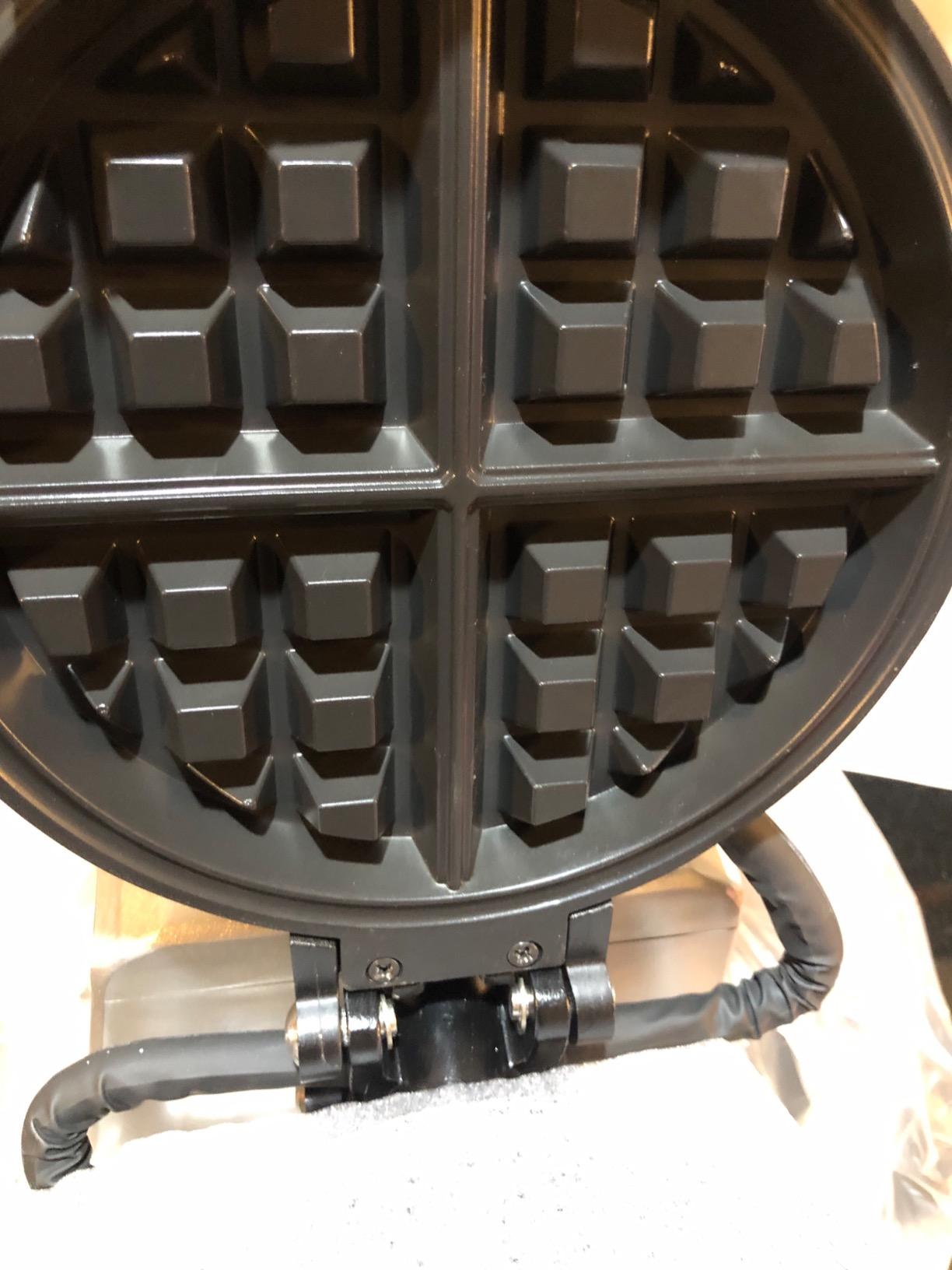 Waring Belgian Waffle Maker with Rotary Feature & 50 Waffles per Hour customer photo 2