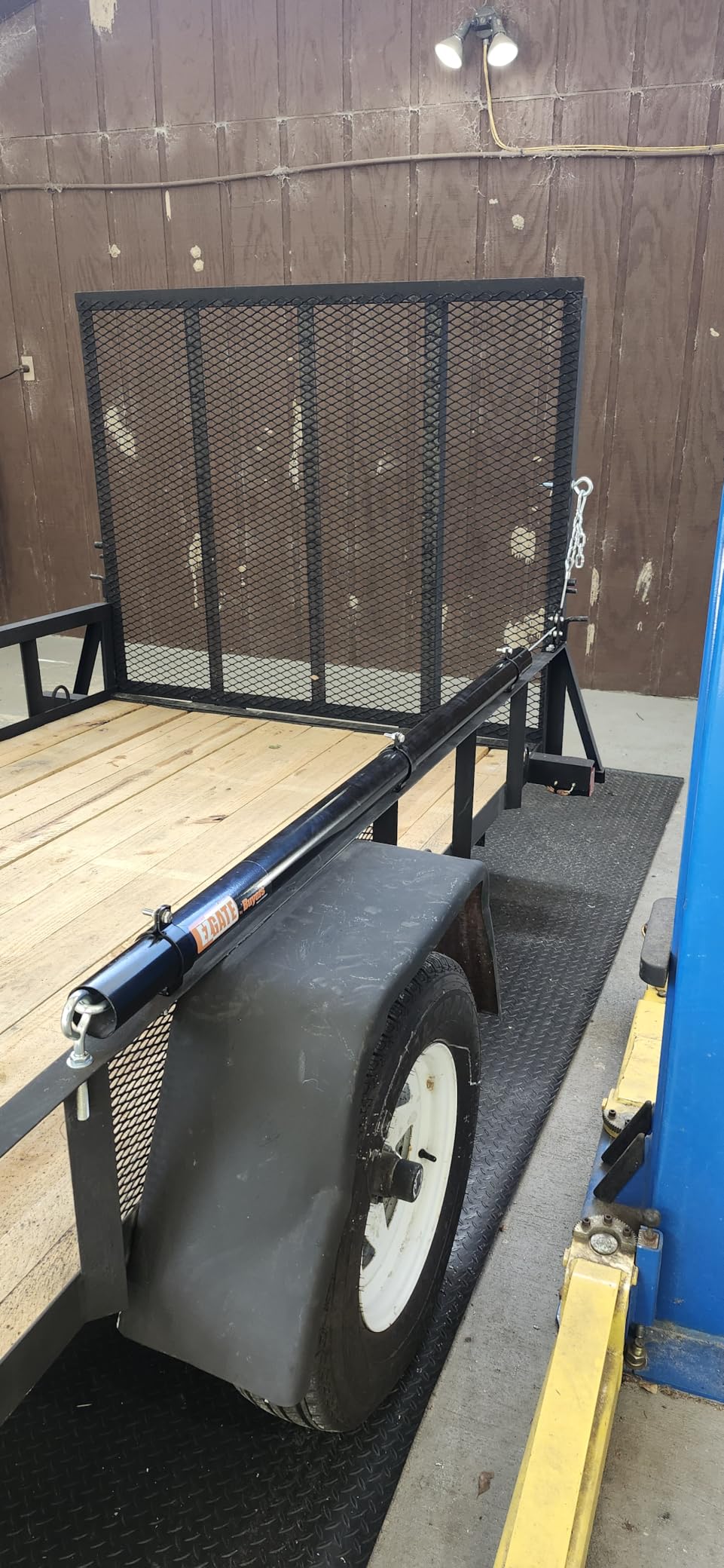 Buyers Products 5201000 EZ Gate Tailgate Assist, Reduce Physical Strain With Trailer Tailgates, Mounting Hardware Included, Handles gates up to 180lbs, Works On Most Standard Open Trailers customer photo 1