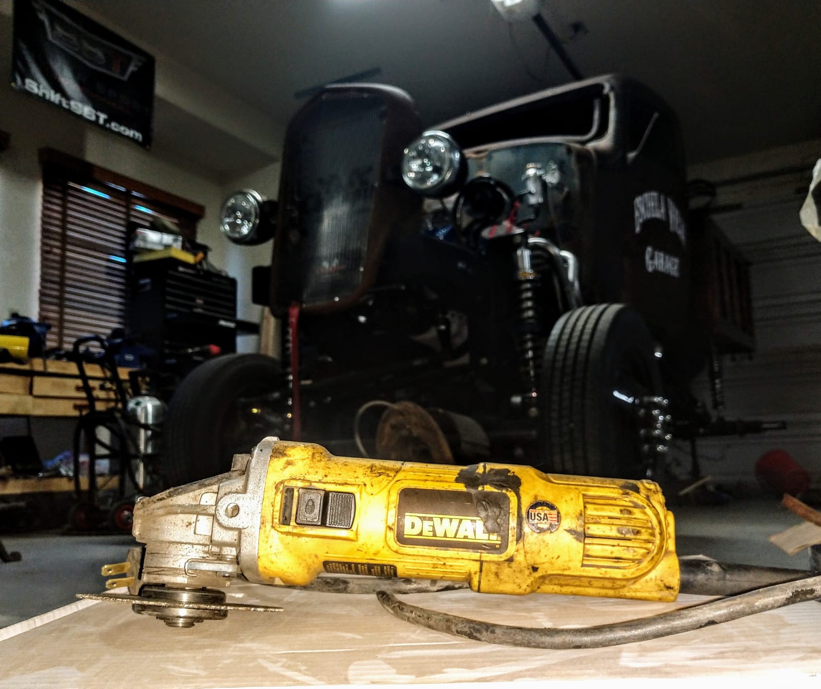 DEWALT Angle Grinder, One-Touch Guard, 4-1/2 -Inch (DWE4011) customer photo 2