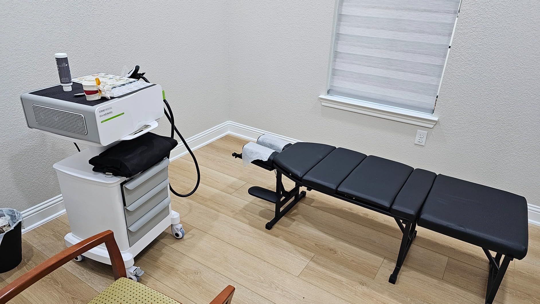 Royal Massage Sheffield 120 Chiropractic Adjusting Table – Professional Portable Drop Table for Chiropractors – Foldable with Adjustable Headrest, Thoracic & Pelvic Drops customer photo 2