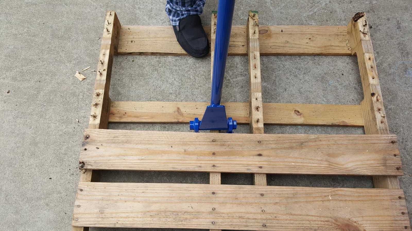 Vestil SKB-DLX Steel Deluxe Pallet Buster with 41 in. Handle customer photo 1