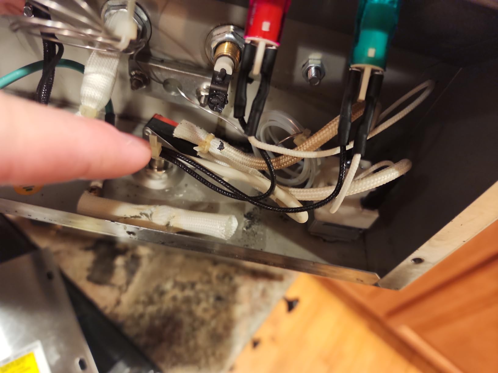 Winco 8 L Silver Commercial-Grade Electric Countertop Deep Fryer, Single customer photo 2