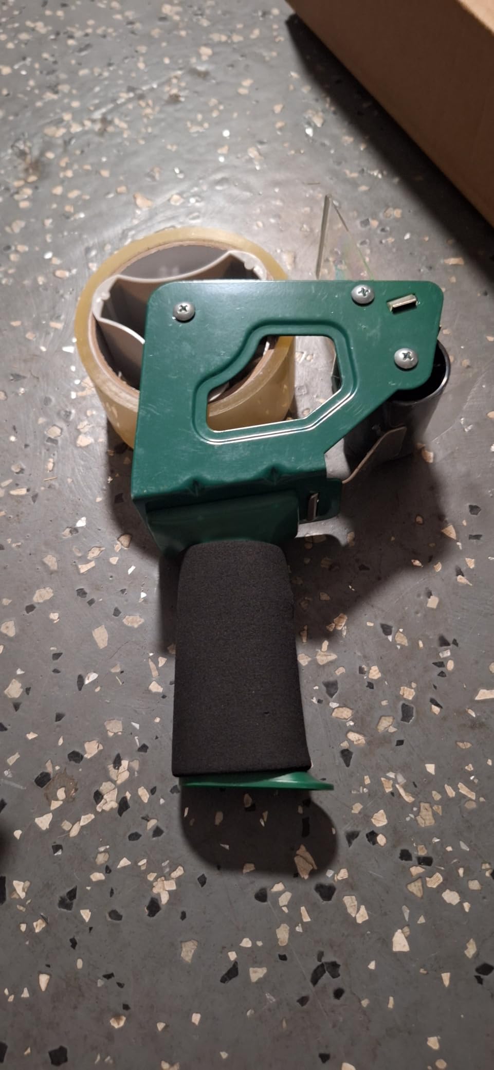 Duck HD Clear Packing Tape Dispenser Heavy Duty Packaging Tape Gun for Packing Boxes, Shipping and Moving - Includes 1 Refill Roll of HD Clear 1.88 In. x 50 Yards - Foam Handle (287398) customer photo 2