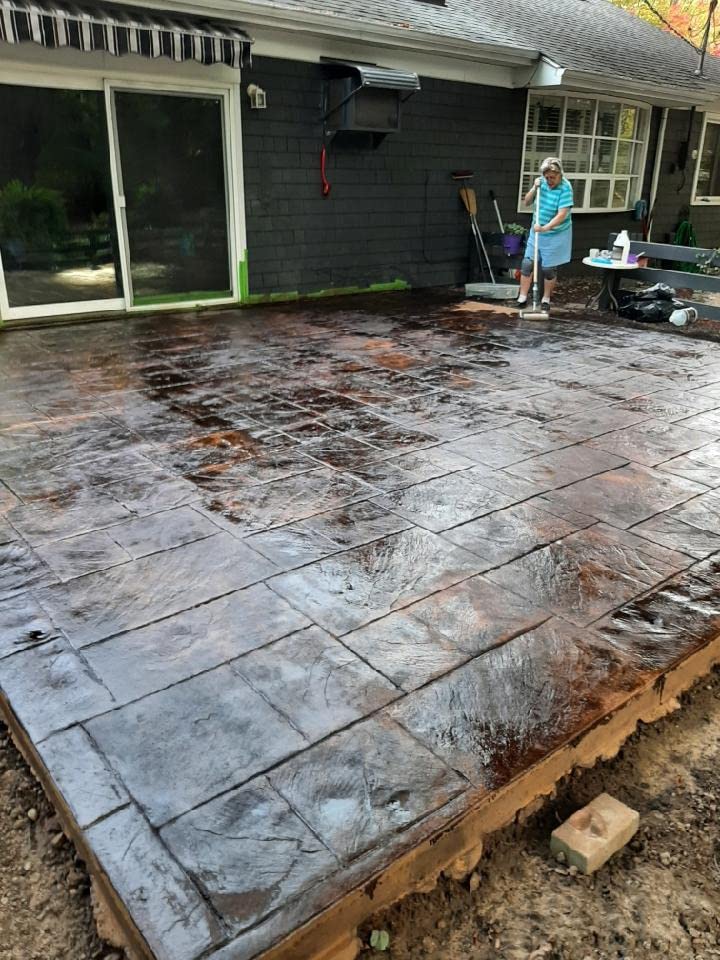 CC Concrete Coatings Vivid Acid Stain for Concrete | Walnut | 1-Gallon | Mottled Look, Variegated Effect, Concrete Stain, Reacts with Cement, Interior & Exterior, Patios, Floors, Driveways customer photo 1