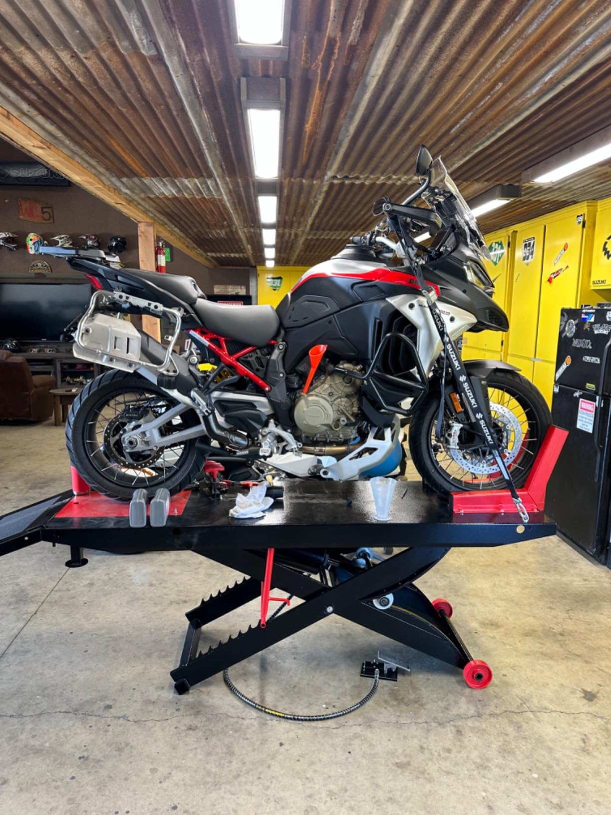 Motorcycle Lift Table, Pneumatic, 1,500 lb, ProLift, 31.25
