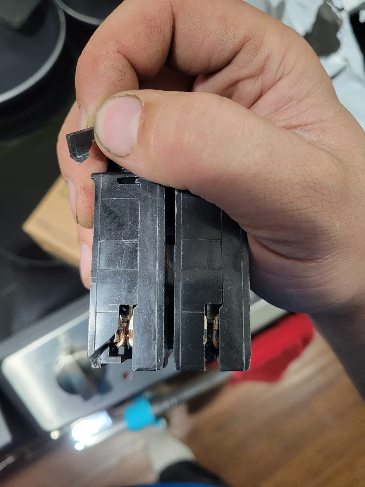 Square D Hom2100 2P-120/240V-100A Cb customer photo 2