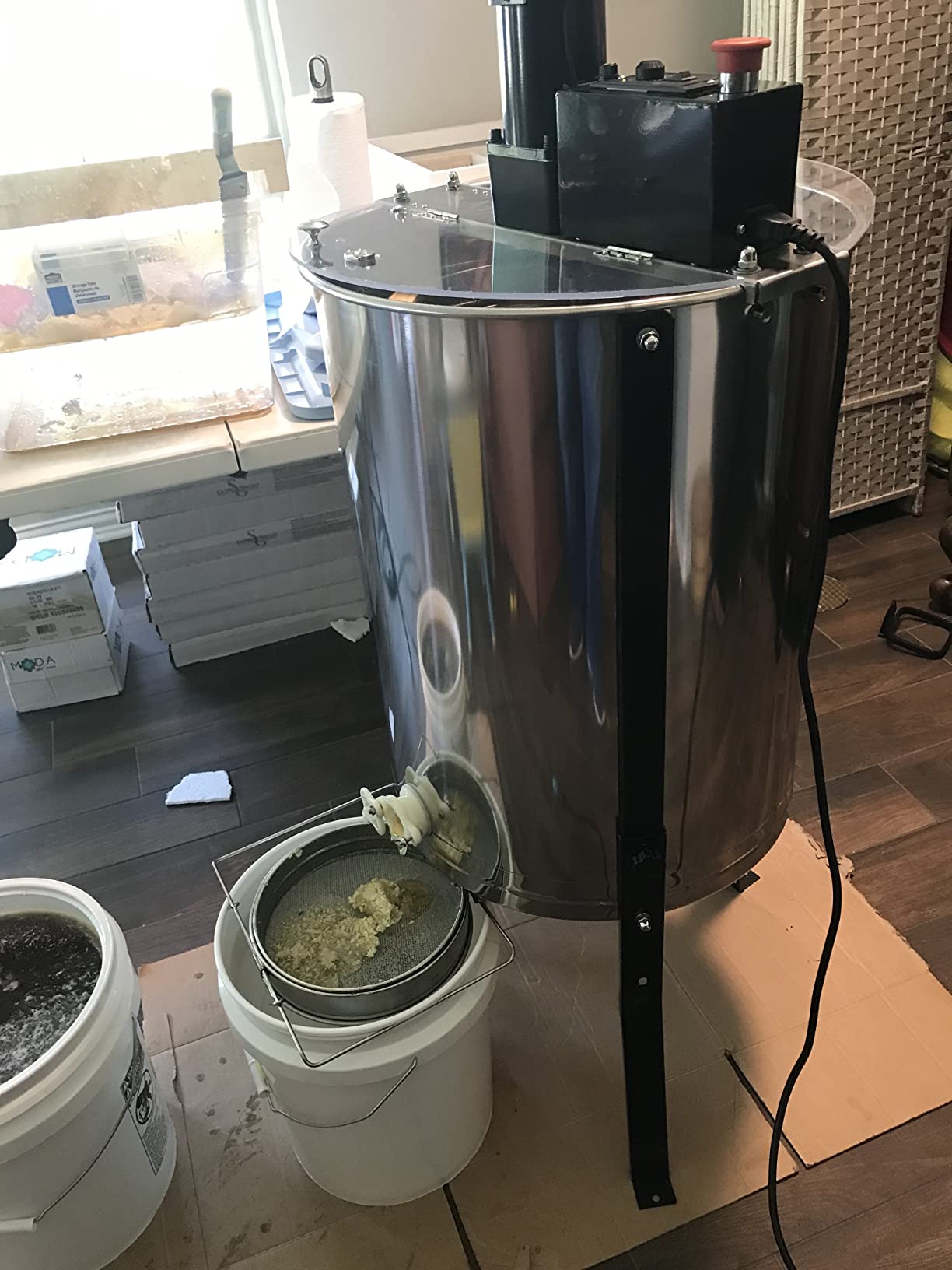 VIVO Electric Honey Extractor 8 Frame Rack, BEE-V004E | 4 Deep Frames, Food Grade, Stainless Steel, Honey Processing Equipment, Powered Honeycomb Drum Spinner, Transparent Lid customer photo 1