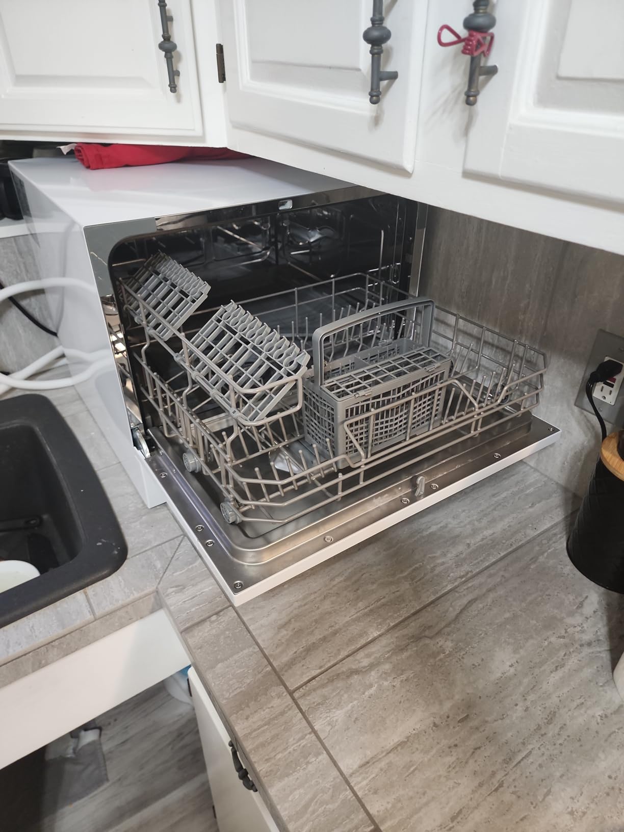 Hamilton Beach HBDW3208 Counter Top Portable Dishwasher, 6 Place Settings, White customer photo 1