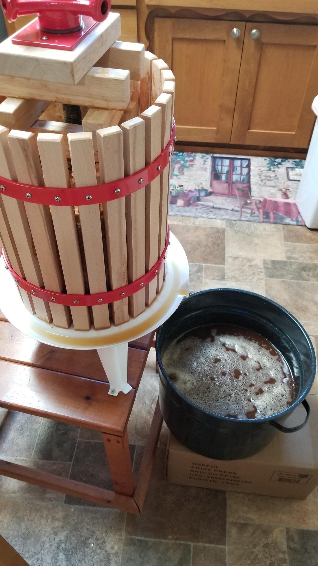 it's useful. 4.75 Gallon Solid Wood Basket Fruit, Cider and wine Press Old Fashioned Cast Iron Large Size customer photo 2
