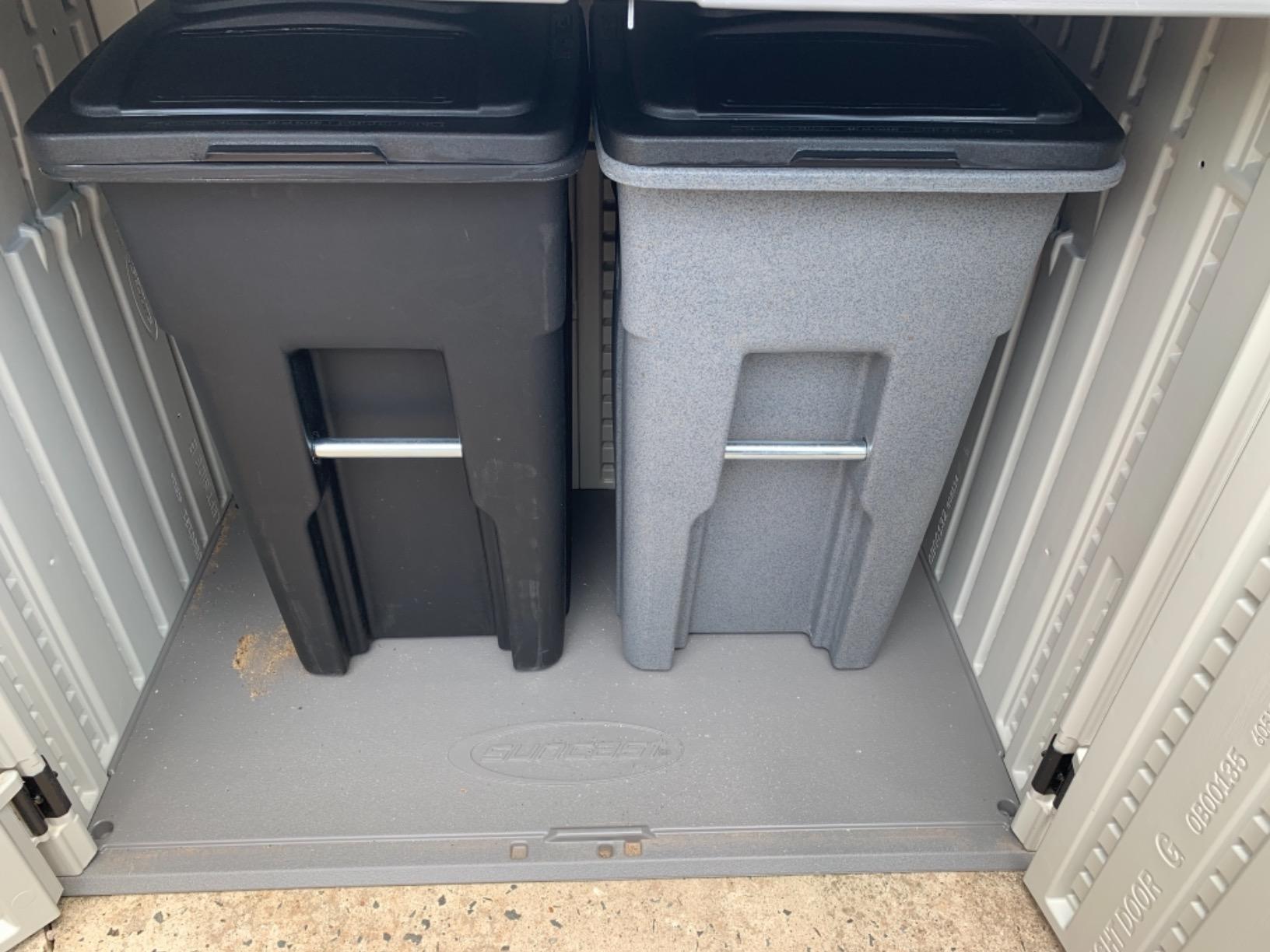 Toter 79296-R1200 96 Gallon Black Trash Can with Wheels and Attached Lid customer photo 1
