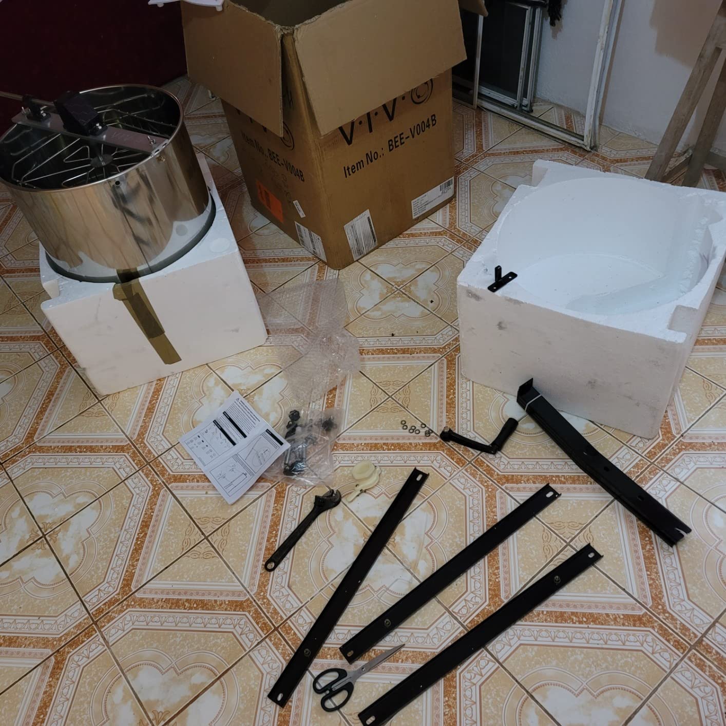 VIVO Honey Extractor 8 Frame Rack (4 Deep Frames), Food Grade Stainless Steel Honey Processing Equipment, Manual Crank Honeycomb Drum Spinner with Transparent Lid, BEE-V004B customer photo 1