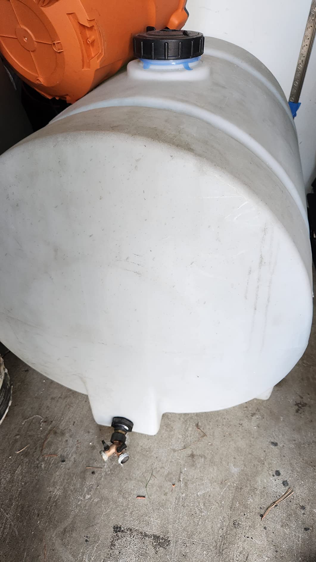 RomoTech 325 Gallon Polyethylene Storage Tank with Legs–Heavy-Duty Horizontal Water Storage Tank for Farms, Industrial or Chemical Use–UV-Resistant, Rustproof, BPA-Free Plastic Liquid Tank, 82124259 customer photo 2