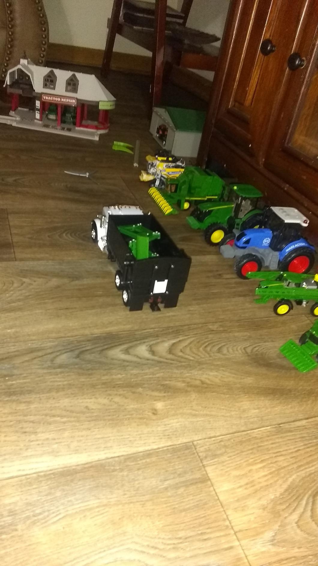 TOMY Big Farm Grain Harvesting Set and Peterbilt 367 Straight Truck - 1:32 Scale - Includes Grain Box, Grain Bin, and Auger - Farm Toys - Toddler Toys and Collectibles Ages 3 Years and Up customer photo 2