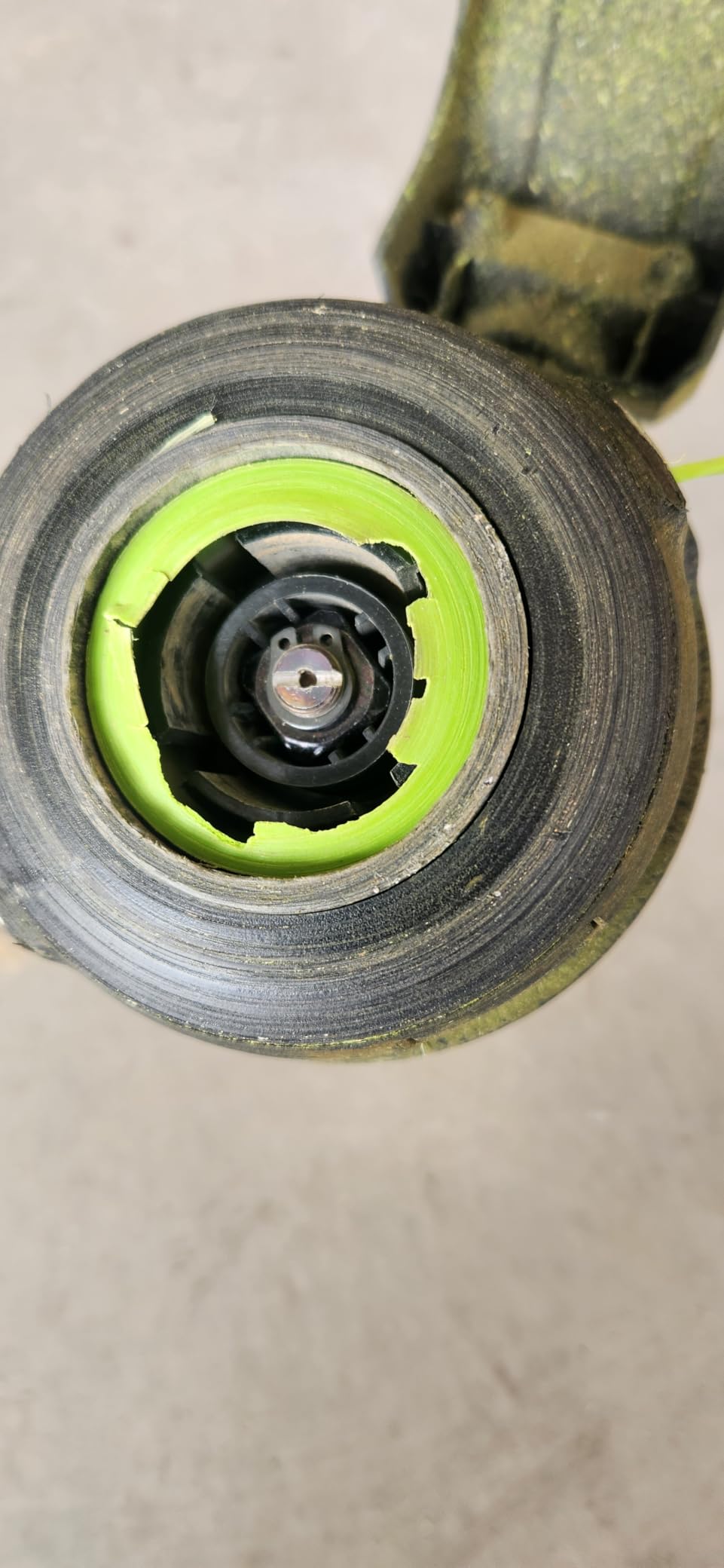 Greenworks 80V 16 in Cordless String Trimmer, 2.0 Ah Battery customer photo 2