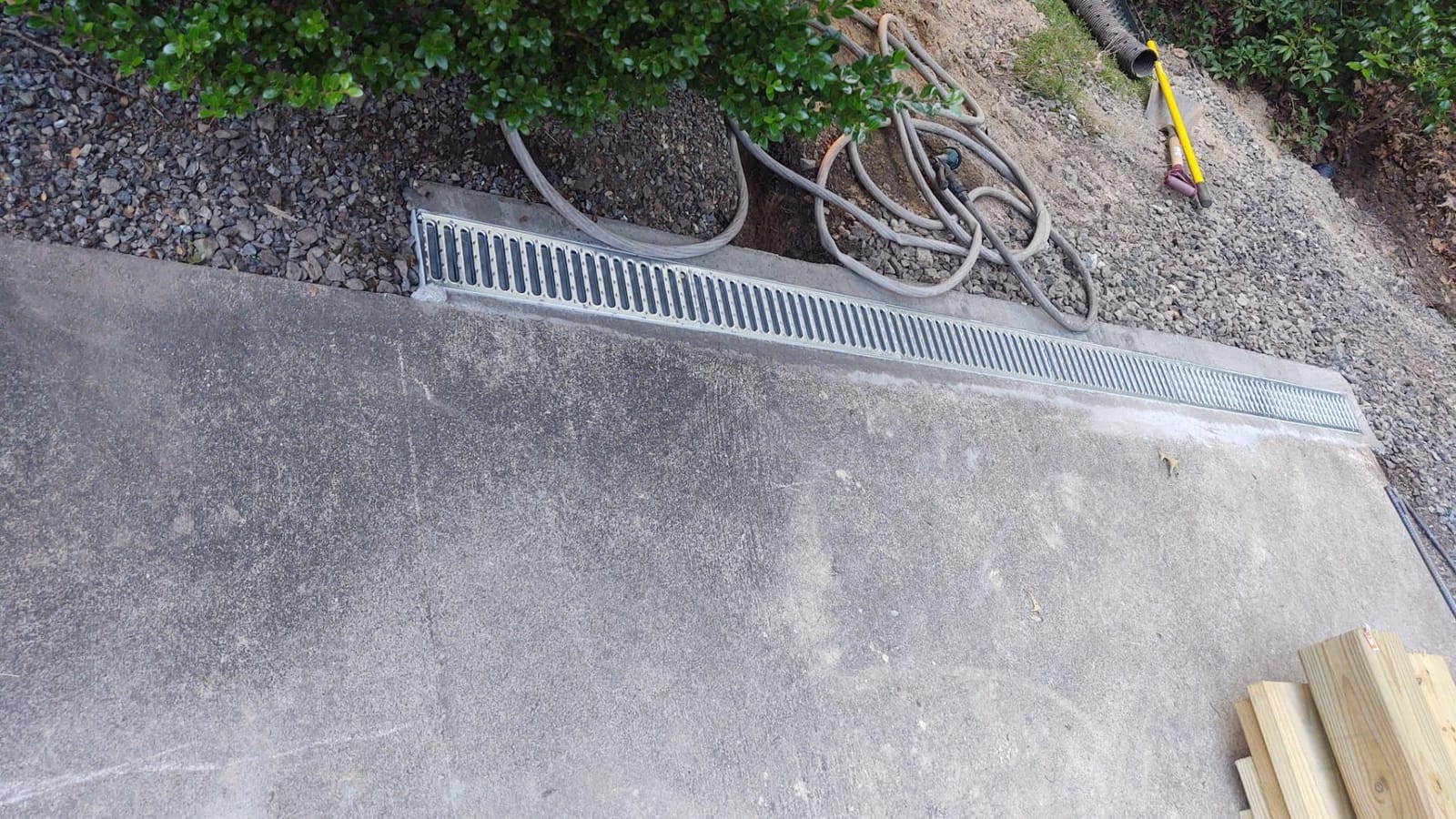 NDS Pro Series Channel Drain Kit, 5-1/2 in. X 39-3/8 in. Deep Profile Channel, Galv. Steel Grates, End Caps/Outlet, 5 in. customer photo 2