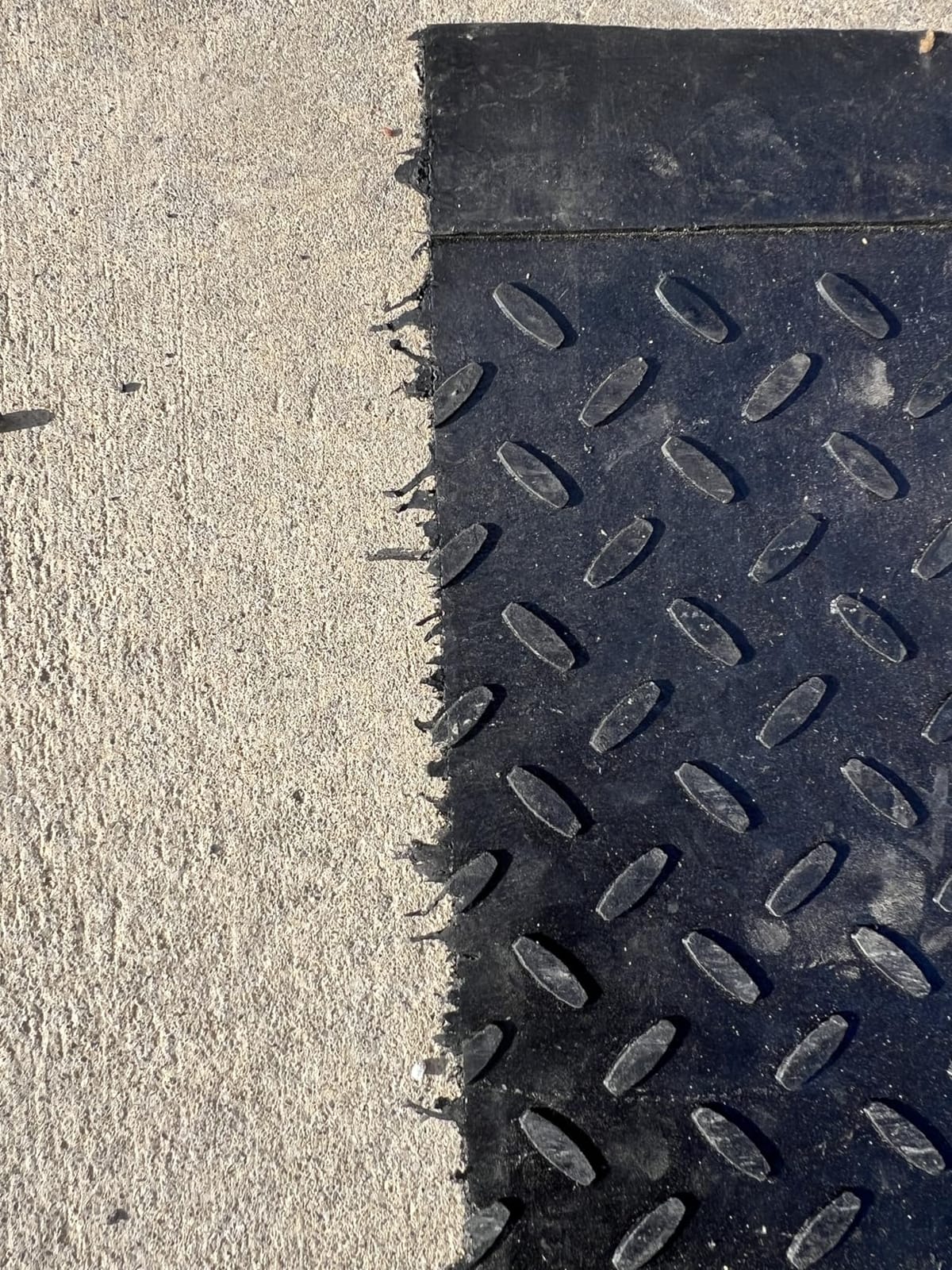 4400000, 4 in x 6 in Utility All-Purpose Rubber Mat, 3/8 in Thick, Grooved Bottom Drainage, Made in USA, Recycled Tire Cord Reinforced Rubber for Farm Use, Truck Beds and Trailers customer photo 1