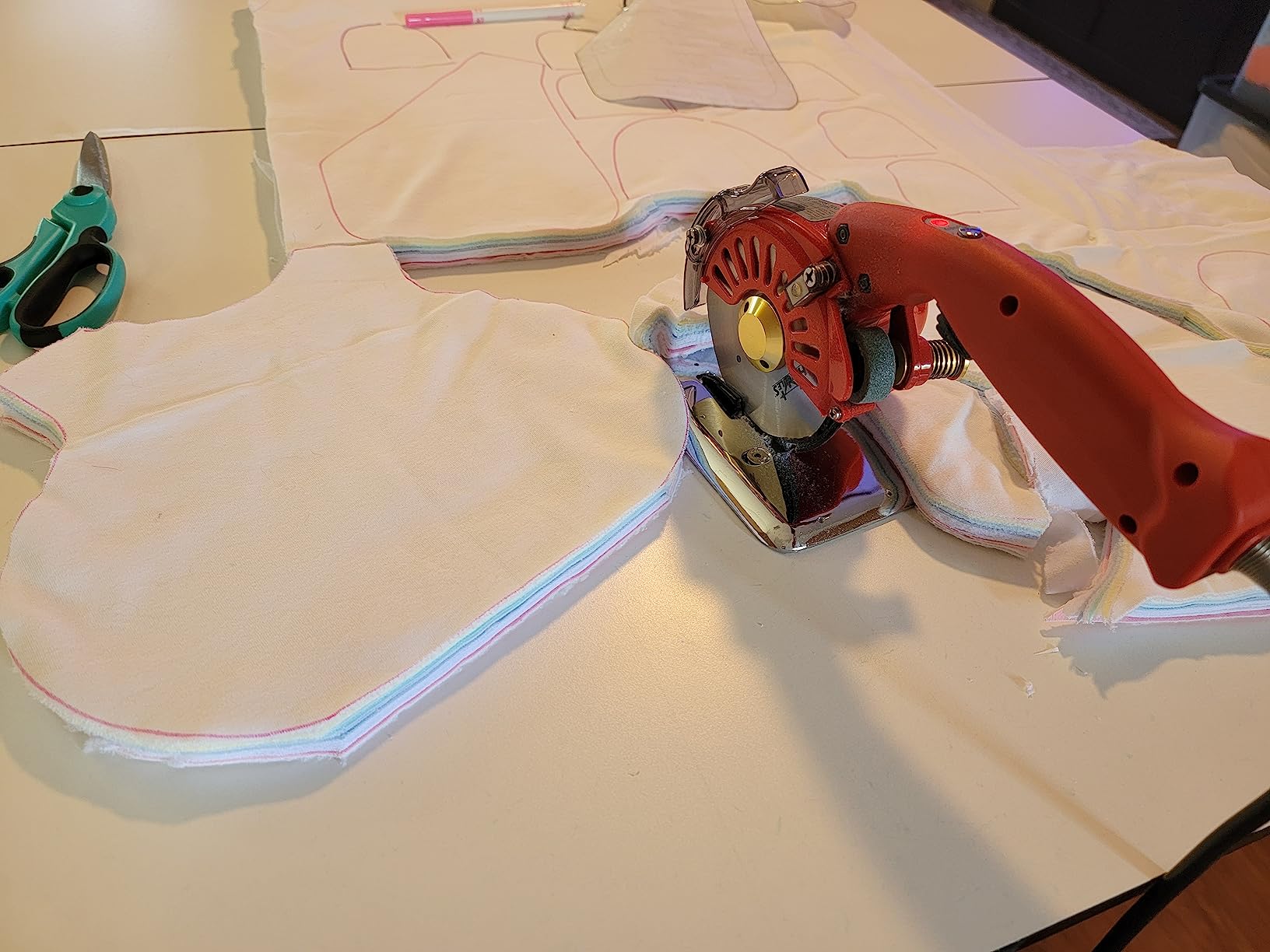 Hercules HRK-100 5-Speed Electric Rotary Cutter for Cloth, Leather, Natural and Synthetic Fabrics – 4 Inch Single & Multi-Layer Round Knife Cutting Machine customer photo 2