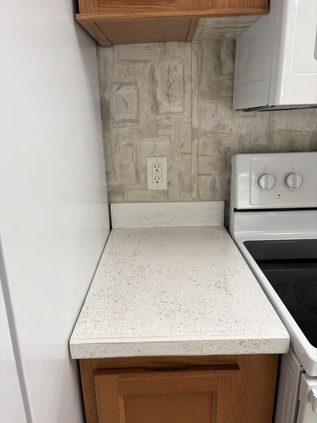Daich SpreadStone Mineral Select Countertop Finishing Kit (Oyster) customer photo 1