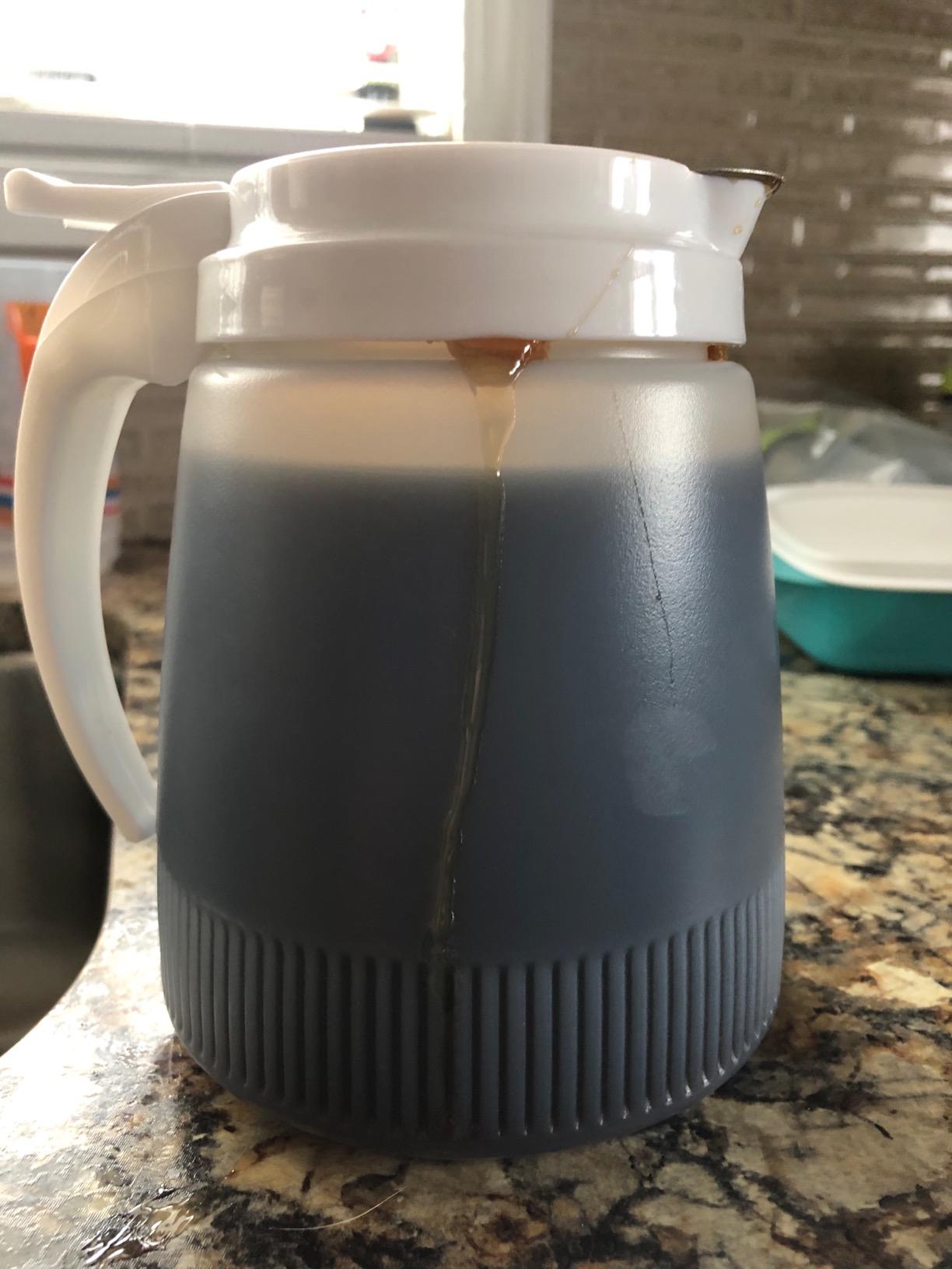 Winco PSUD-32, 32-Ounce Plastic Syrup Dispenser with Plastic Lid and Stainless Steel Slide Cover customer photo 1