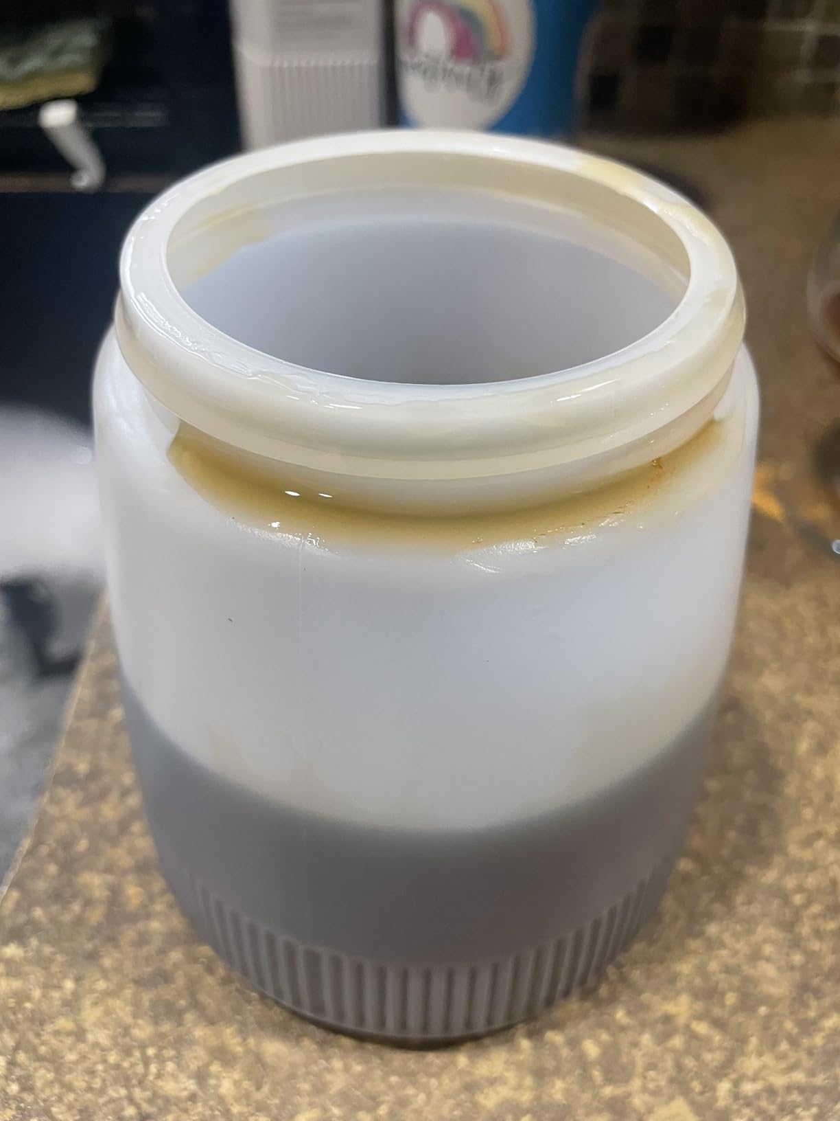 Winco PSUD-32, 32-Ounce Plastic Syrup Dispenser with Plastic Lid and Stainless Steel Slide Cover customer photo 2