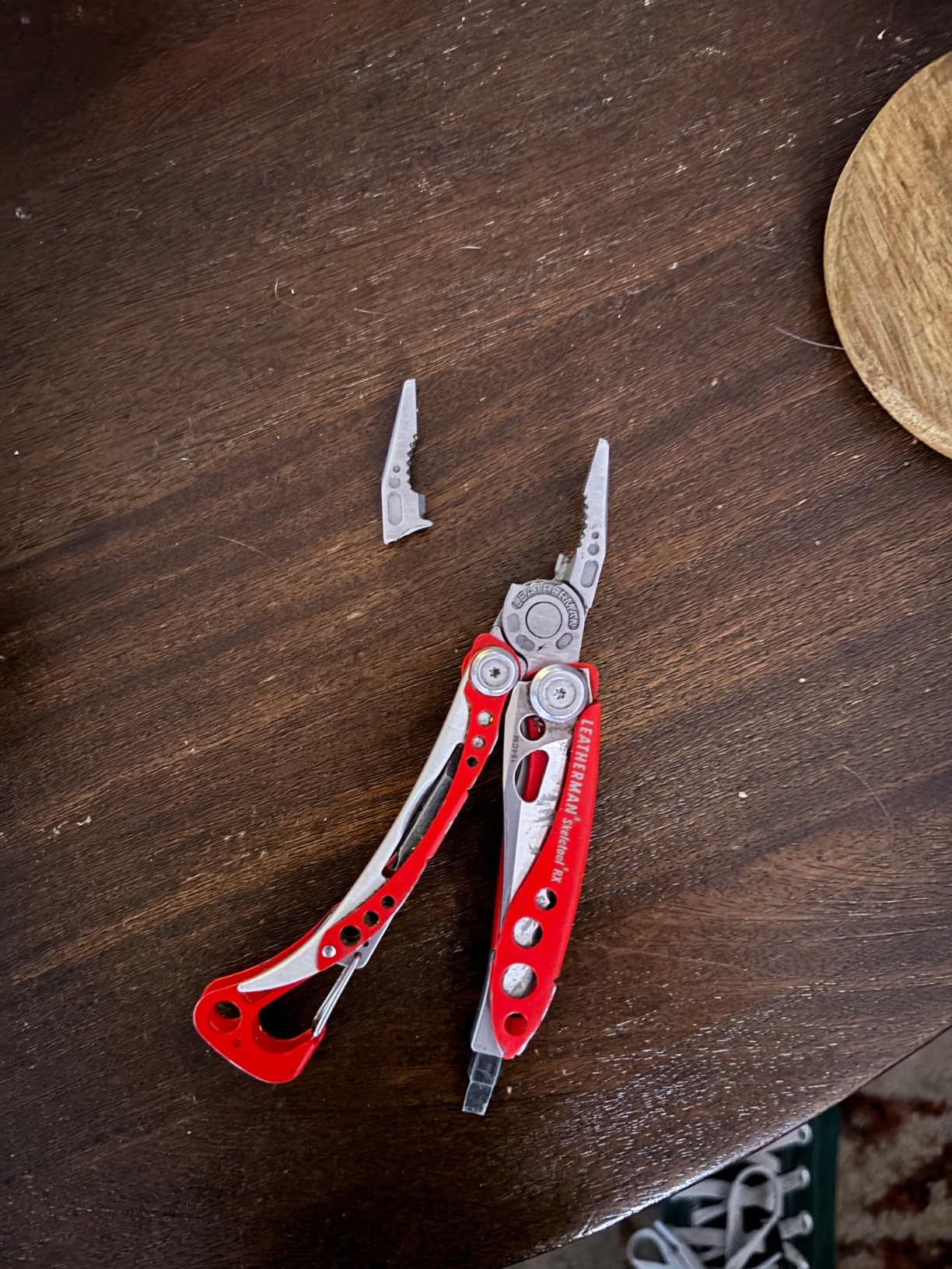 LEATHERMAN, Skeletool RX Multitool with Serrated Knife and Glass Breaker, Red customer photo 2