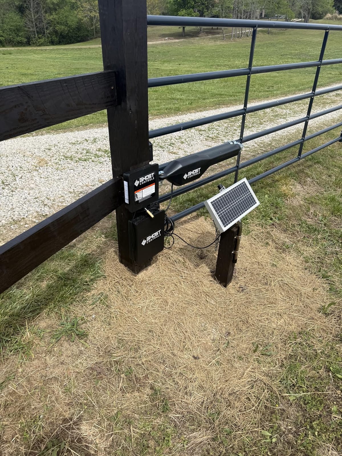 GHOST CONTROLS Solar Heavy-Duty Automatic Gate Opener Kit for Driveway Swing Gates with Long-Range Solar Gate Opener Remote - Model TSS1XP customer photo 1