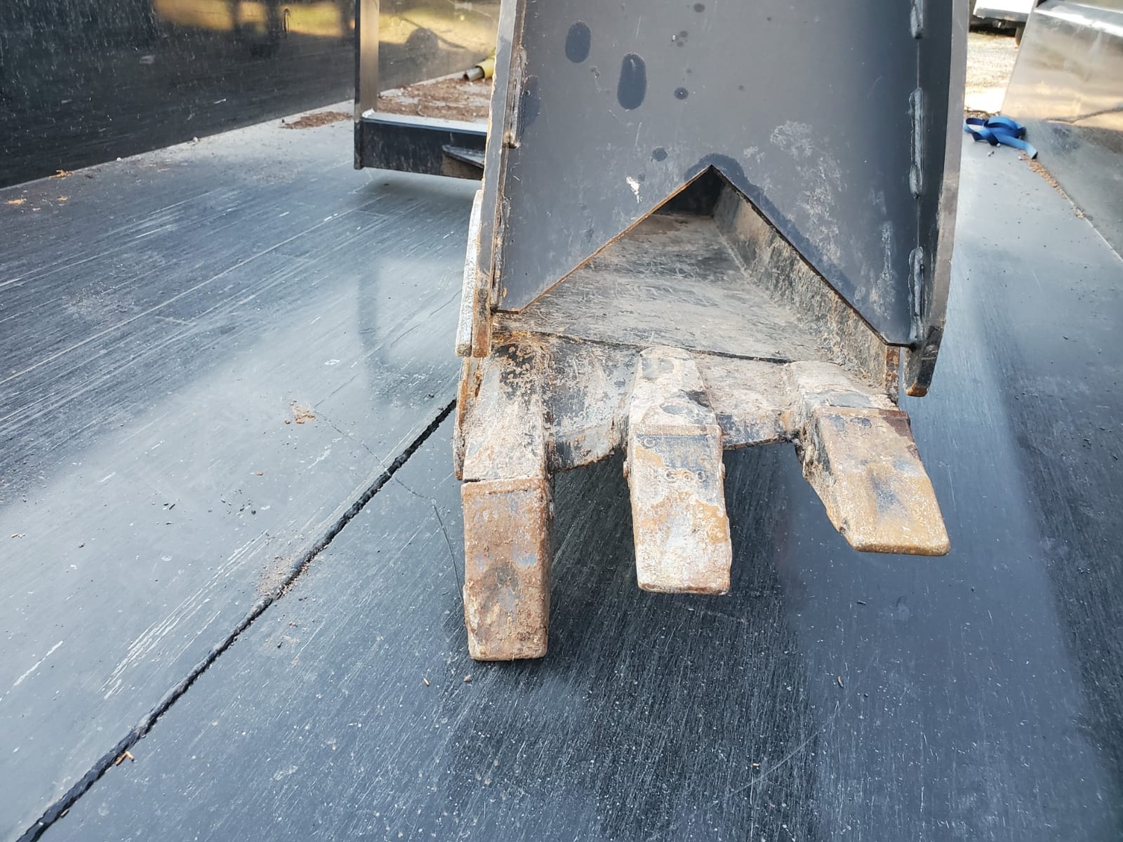 Titan Attachments Extreme Duty Stump Bucket Grapple Attachment, Universal SSQA Mounting, 3,000 PSI Cylinder, Heavy Duty Tree Stump Remover for Stumps, Roots, and Buried Rocks customer photo 2